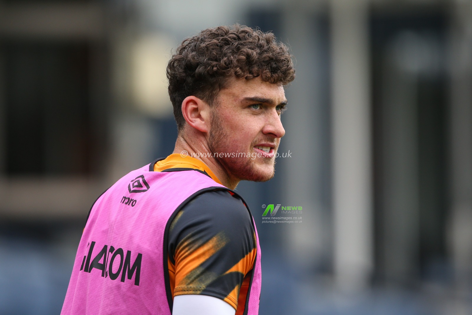 Callum Jones #28 of Hull City warms up at half time during the Sky Bet Championship match Luton Town vs Hull City at Kenilworth Road, Luton, United Kingdom, 8th May 2023

(Photo by Arron Gent/News Images)