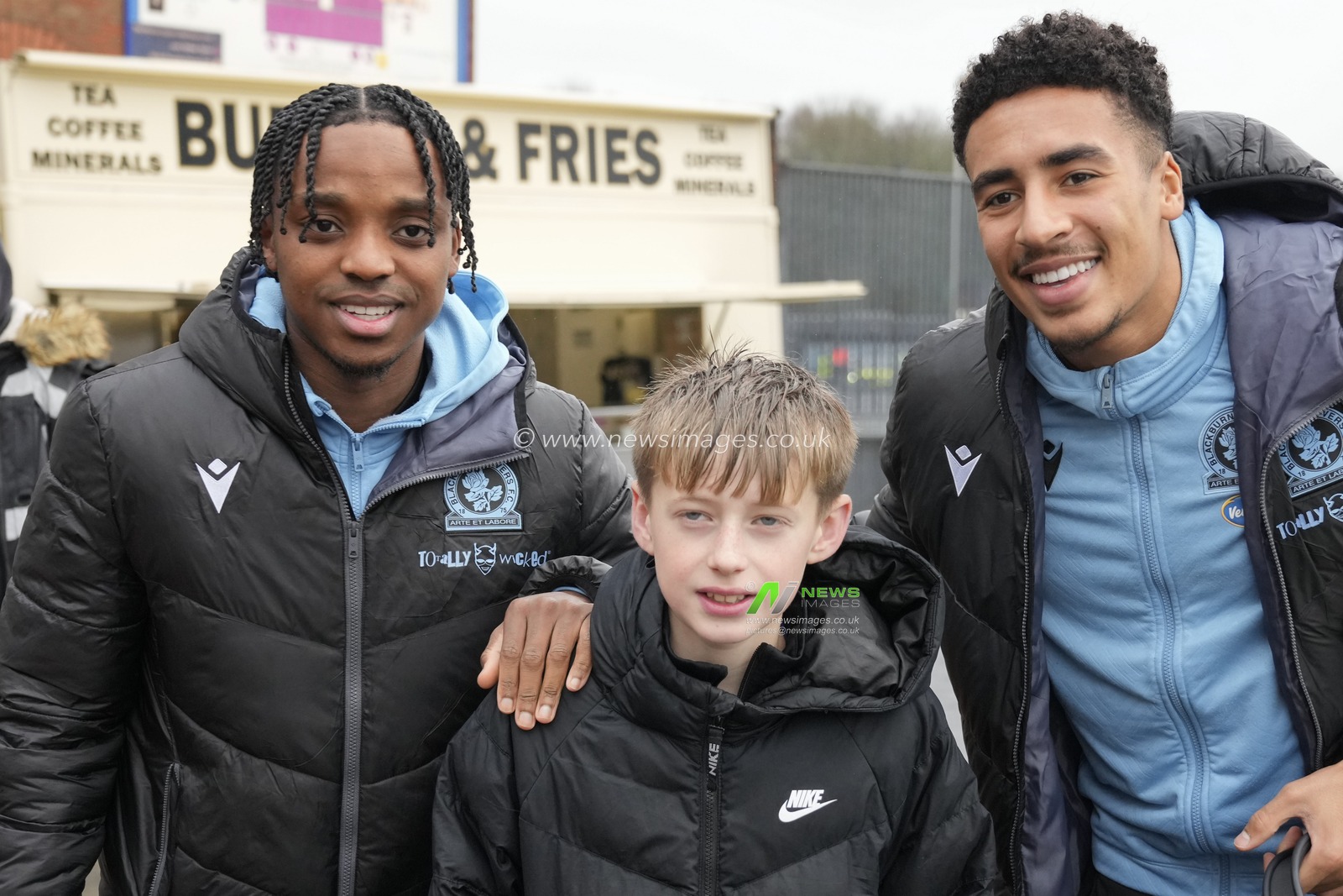 James Hill #4 of Blackburn Rovers and Niall Ennis #14 of Blackburn Rovers poses for a photo with a fan before the Sky Bet Championship match Blackburn Rovers vs Leeds United at Ewood Park, Blackburn, United Kingdom, 9th December 2023

(Photo by Steve Flynn/News Images)