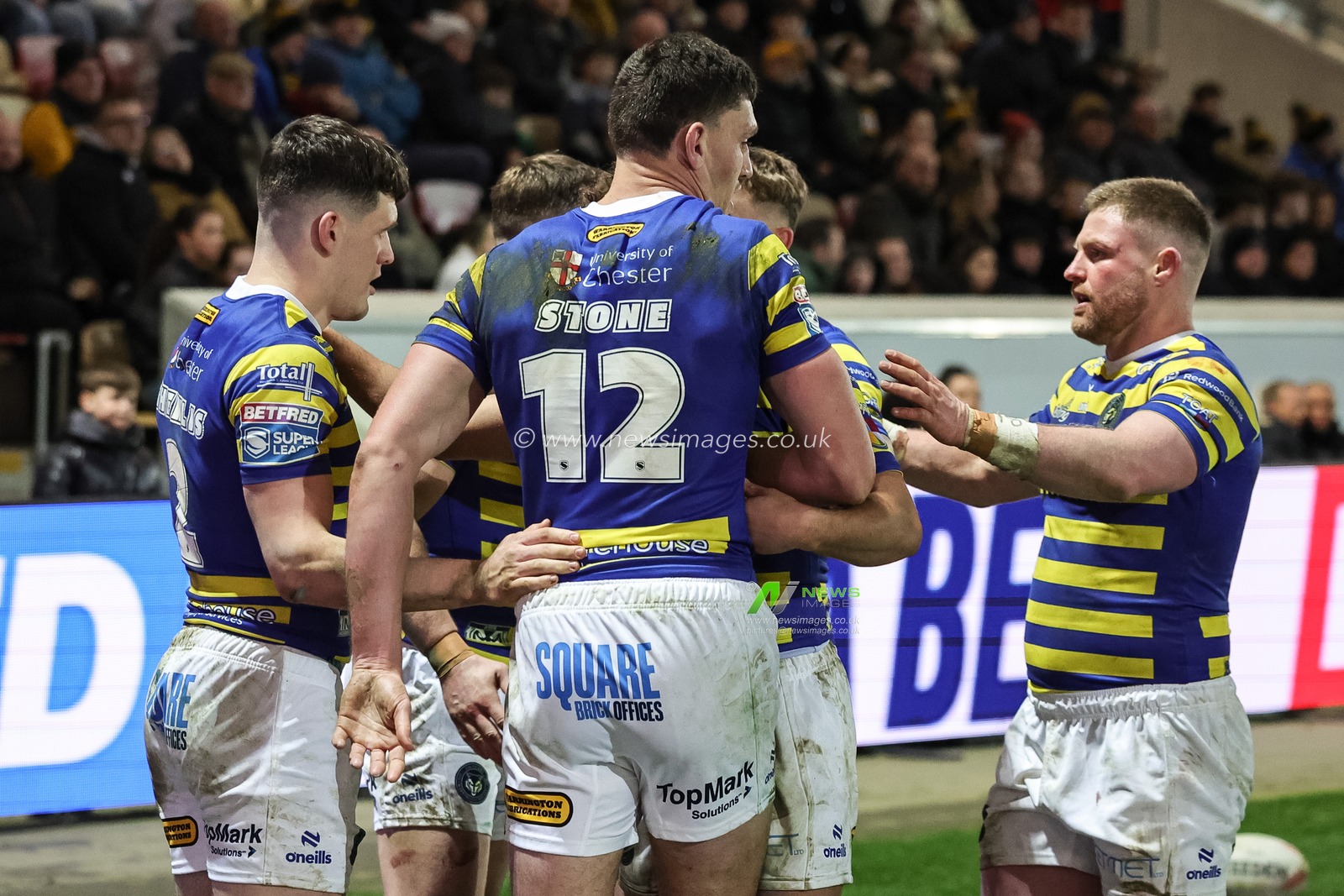 Josh Thewlis of Warrington Wolves celebrates his try during the Betfred Super League Round 4 match York Knights vs Warrington Wolves at LNER Community Stadium, York, United Kingdom on 06 March 2026

(Photo by Mark Cosgrove/News Images)