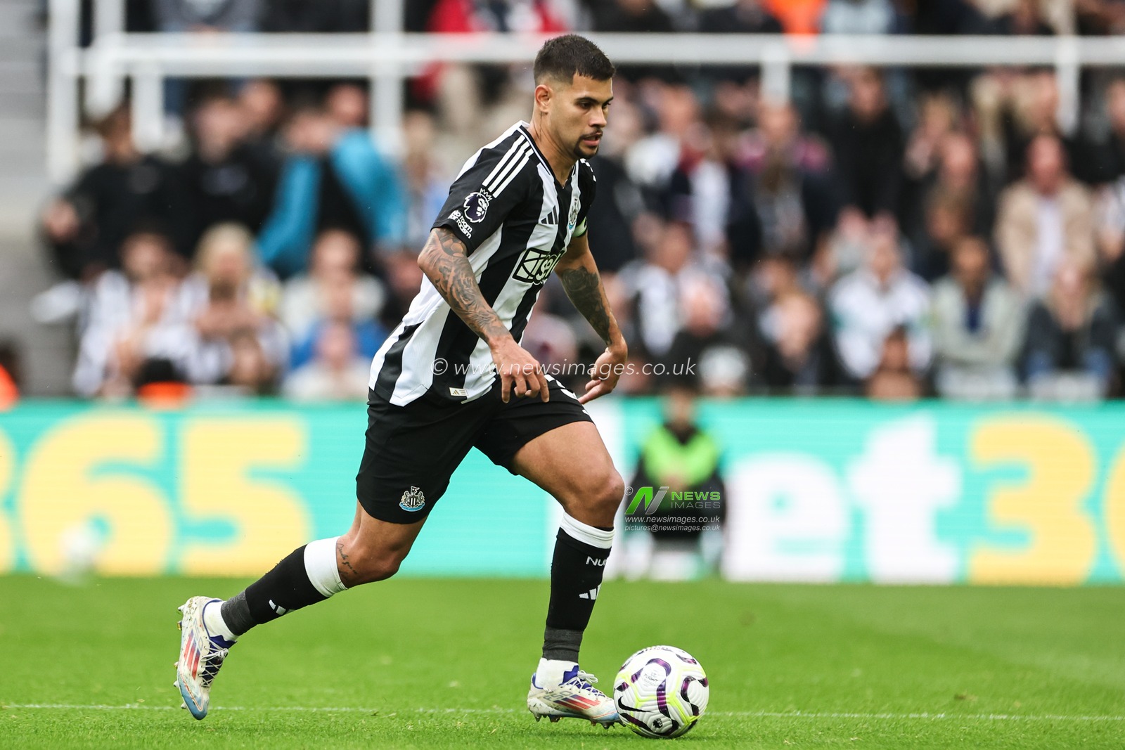 Bruno GuimarÃ£es of Newcastle United goes forward with the ball during the Premier League match Newcastle United vs Tottenham Hotspur at St. James's Park, Newcastle, United Kingdom, 1st September 2024

(Photo by Mark Cosgrove/News Images)