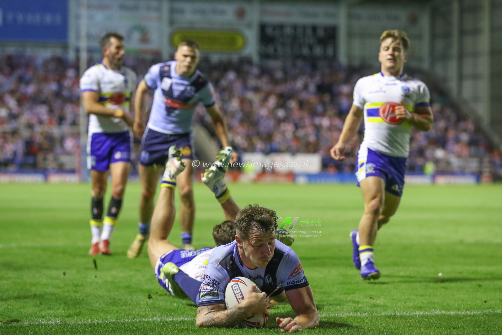Mark Percival #4 of St Helens goes over for a try and makes the score 0-4 during the Betfred Super League Round 26 match Warrington Wolves vs St Helens at Halliwell Jones Stadium, Warrington, United Kingdom, 15th September 2023

(Photo by Gareth Evans/News Images)