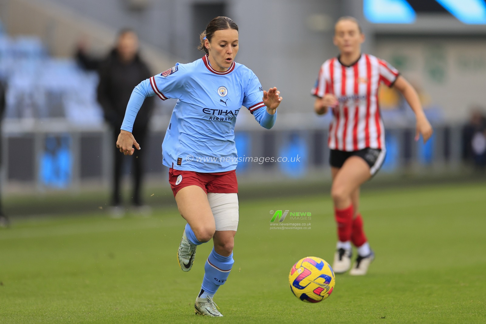 Hayley Raso #13 of Manchester City runs with the ball during the FA Womens Continental League Cup match Manchester City Women vs Sunderland AFC Women at Etihad Campus, Manchester, United Kingdom, 27th November 2022

(Photo by Conor Molloy/News Images)