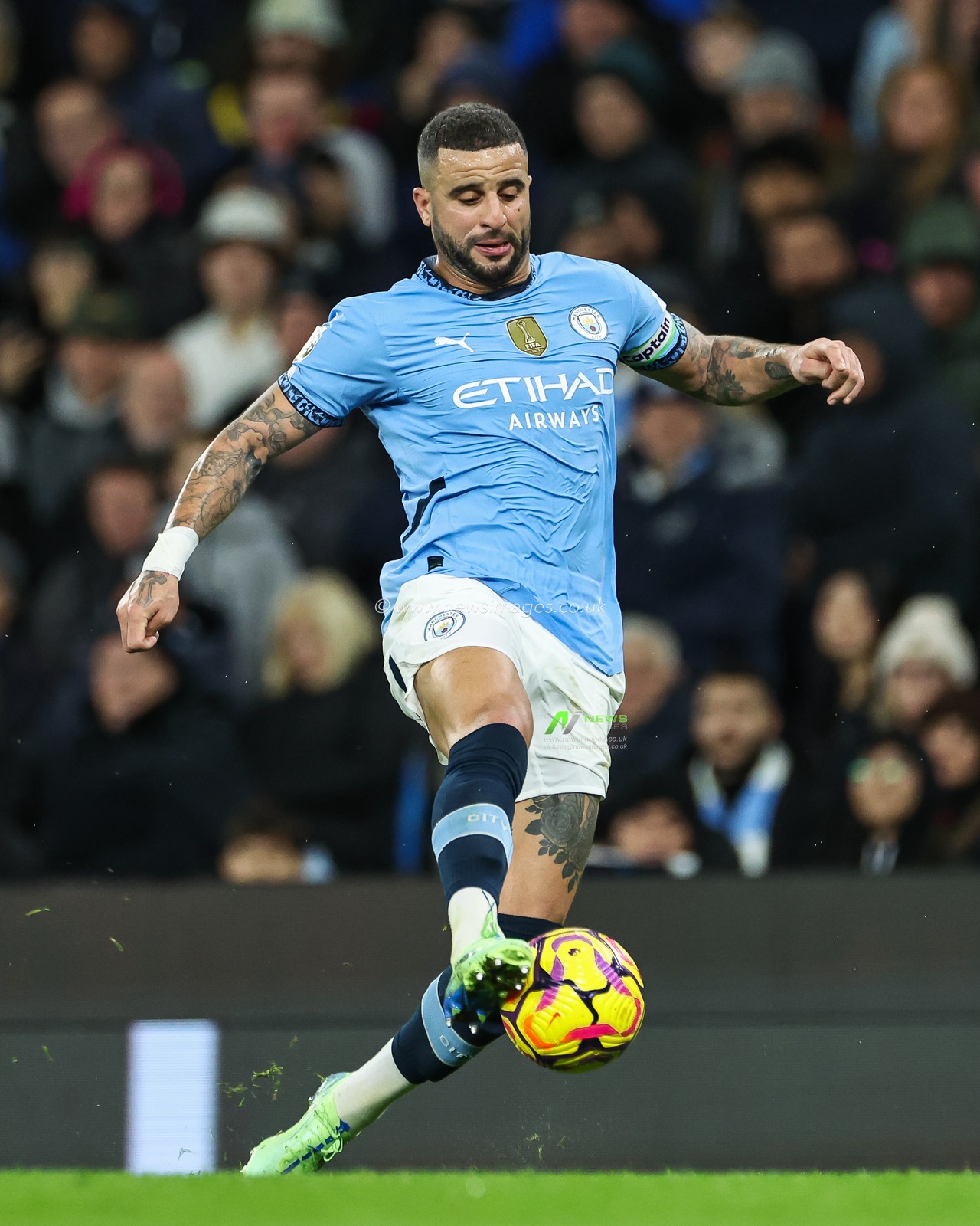 Kyle Walker of Manchester City controls the ball during the Premier League match Manchester City vs Tottenham Hotspur at Etihad Stadium, Manchester, United Kingdom, 23rd November 2024

(Photo by Mark Cosgrove/News Images)