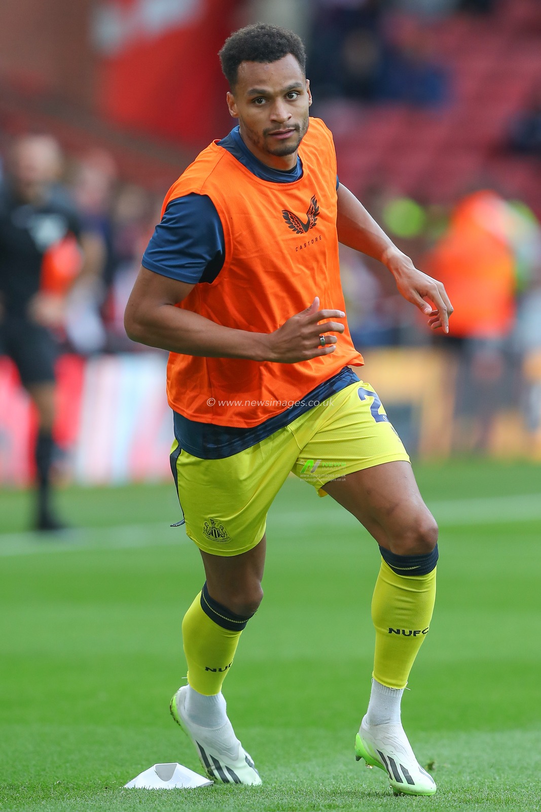 Jacob Murphy #23 of Newcastle United during the pre-game warm up ahead of the Premier League match Sheffield United vs Newcastle United at Bramall Lane, Sheffield, United Kingdom, 24th September 2023

(Photo by Gareth Evans/News Images)