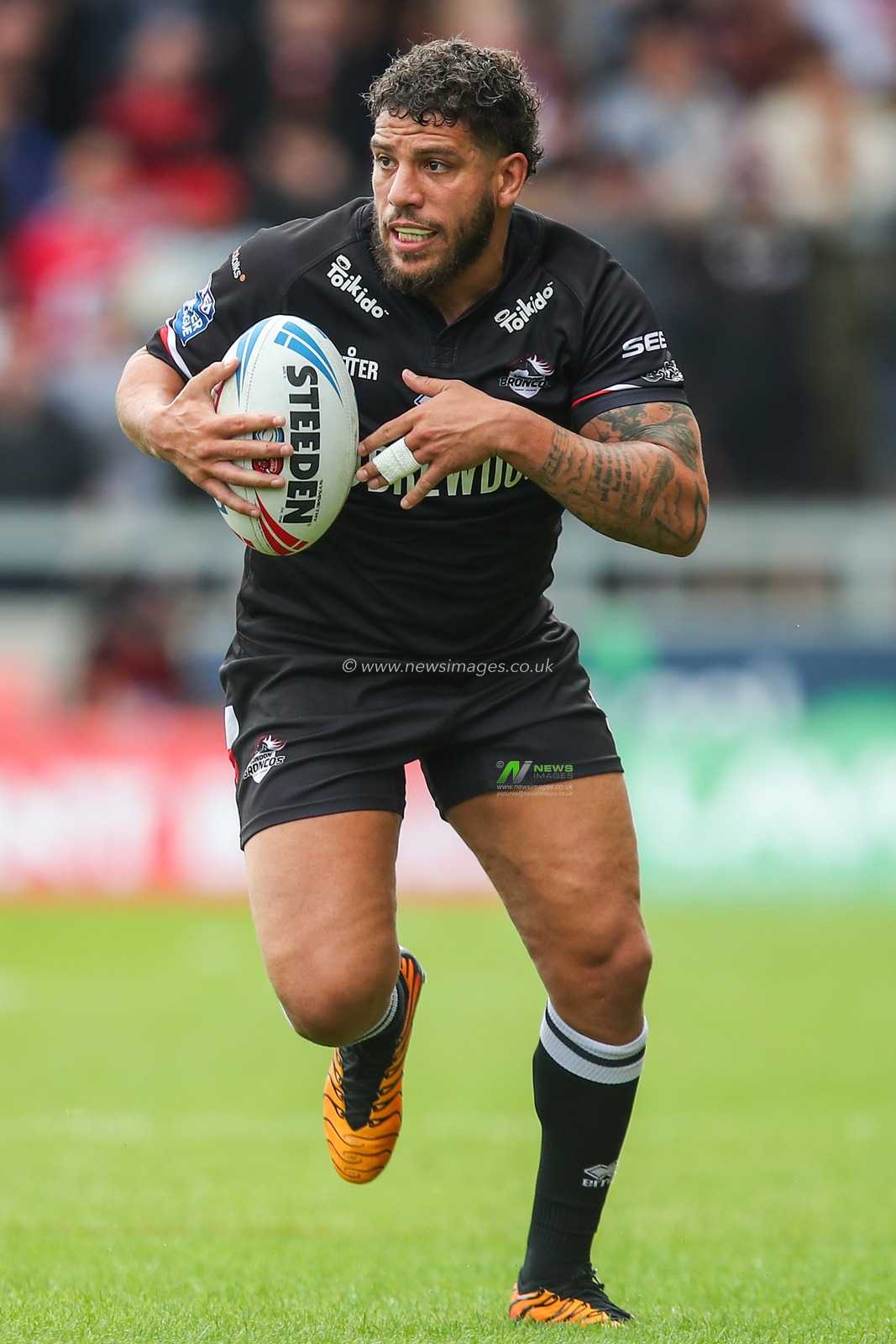 Hakim Miloudi of London Broncos breaks with the ball during the Betfred Super League Round 13 match Salford Red Devils vs London Broncos at Salford Community Stadium, Eccles, United Kingdom, 2nd June 2024

(Photo by Gareth Evans/News Images)