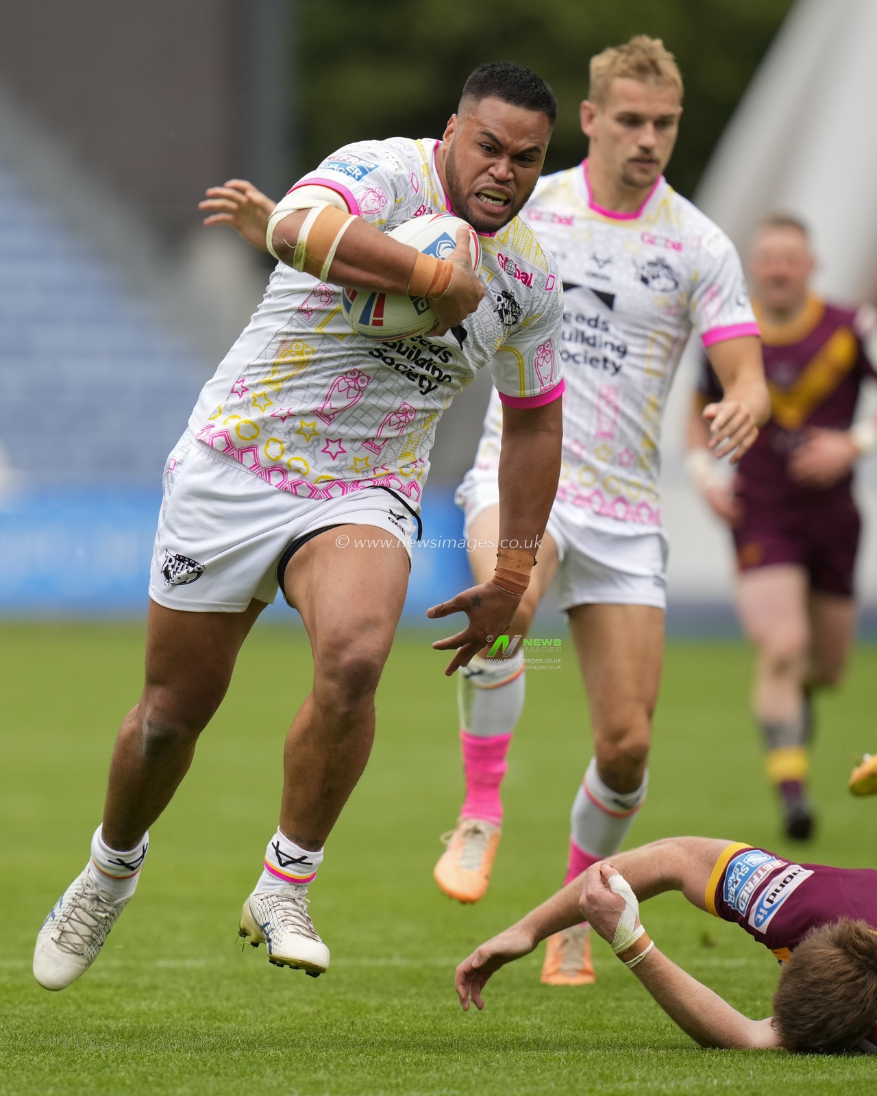 Sam Lisone #15 of Leeds Rhinos during the Betfred Super League Round 23 match Huddersfield Giants vs Leeds Rhinos at John Smith's Stadium, Huddersfield, United Kingdom, 27th August 2023

(Photo by Steve Flynn/News Images)