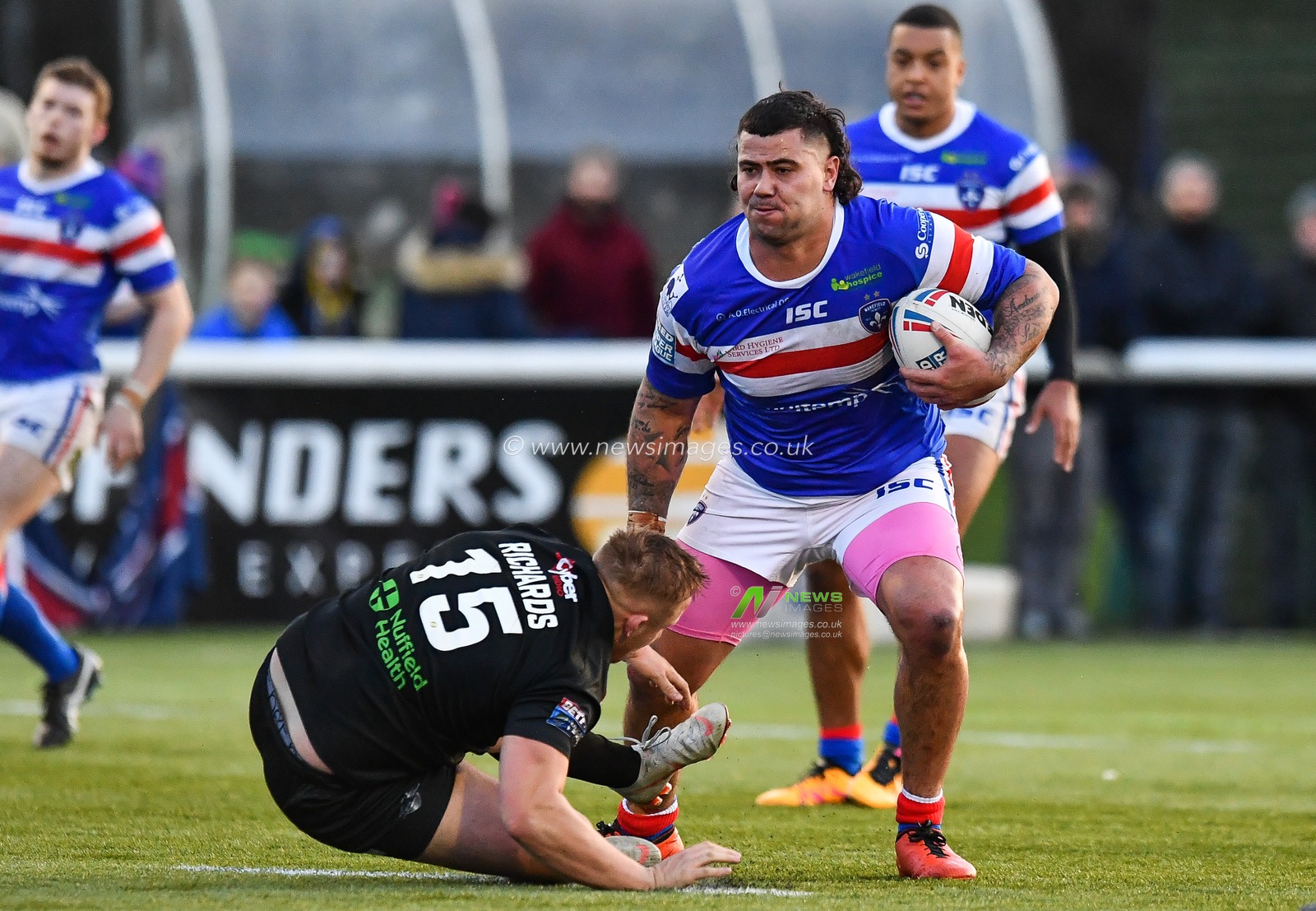 3rd February 2019 , Trailfinders Sports Ground, London, England; Betfred Super League, Round 1, London Broncos vs Wakefield Trinity ; David Fifita (8) of Wakefield Trinity evades the tackle of Greg Richards (15) of London Broncos


Credit: Craig Thomas/News Images