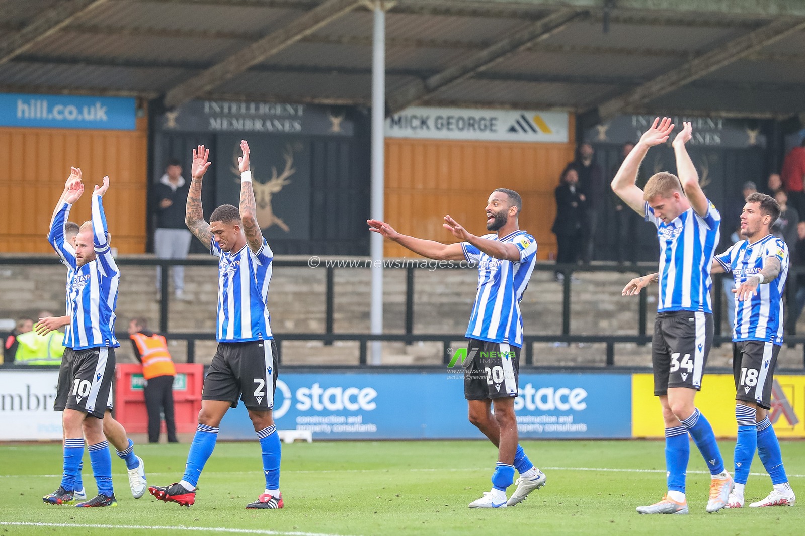 Sheffield Wednesday players celebrate their teams win after the Sky Bet League 1 match Cambridge United vs Sheffield Wednesday at Abbey Stadium, Cambridge, United Kingdom, 15th October 2022

(Photo by Gareth Evans/News Images)
