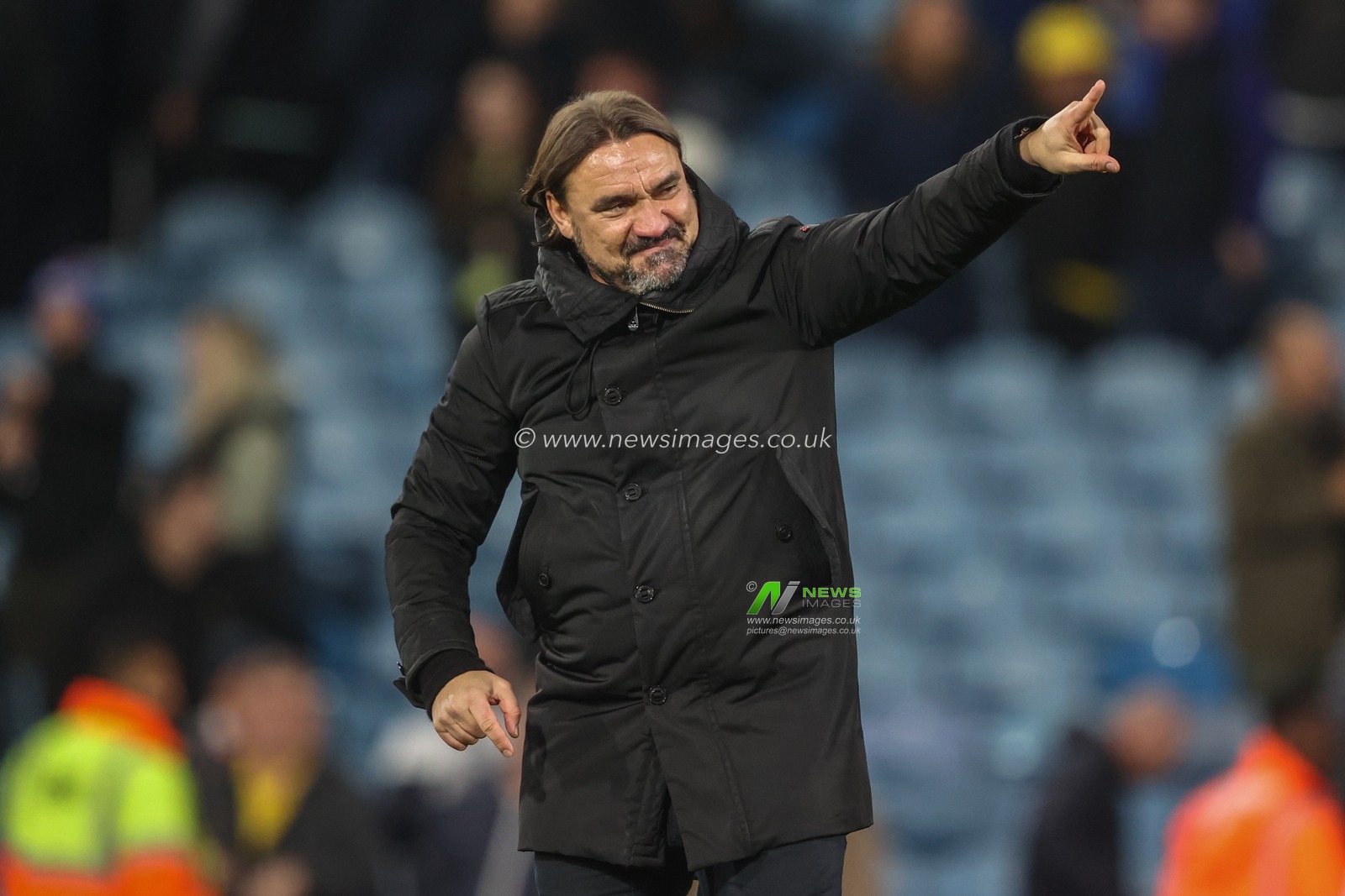 Daniel Farke manager of Leeds United celebrates with the fans after the game during the Sky Bet Championship match Leeds United vs Watford at Elland Road, Leeds, United Kingdom, 22nd October 2024

(Photo by Alfie Cosgrove/News Images)