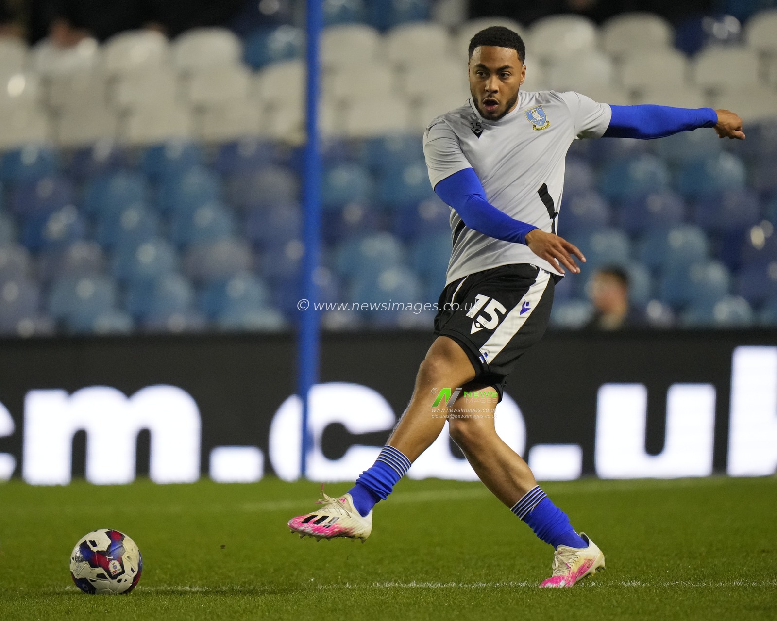 Akin Famewo #15 of Sheffield Wednesday warms up before the Sky Bet League 1 match Sheffield Wednesday vs Morecambe at Hillsborough, Sheffield, United Kingdom, 14th February 2023

(Photo by Steve Flynn/News Images)