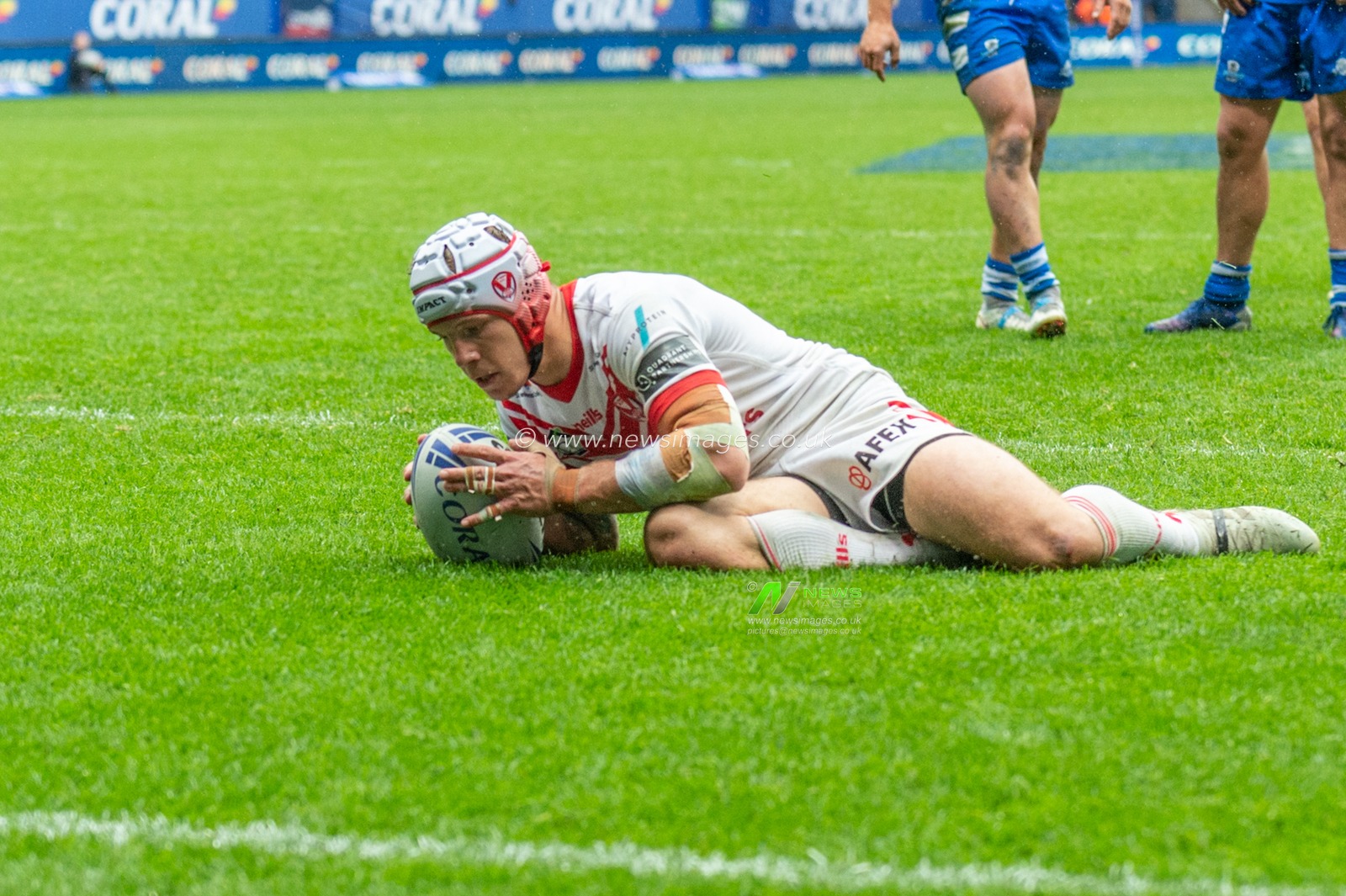 27th July 2019 , University of Bolton Stadium, Bolton, England; 2019 Coral Challenge Cup Semi-Final, St Helens vs Halifax RLFC ; Theo Fages of St Helens scores a try


Credit: Richard Long/News Images