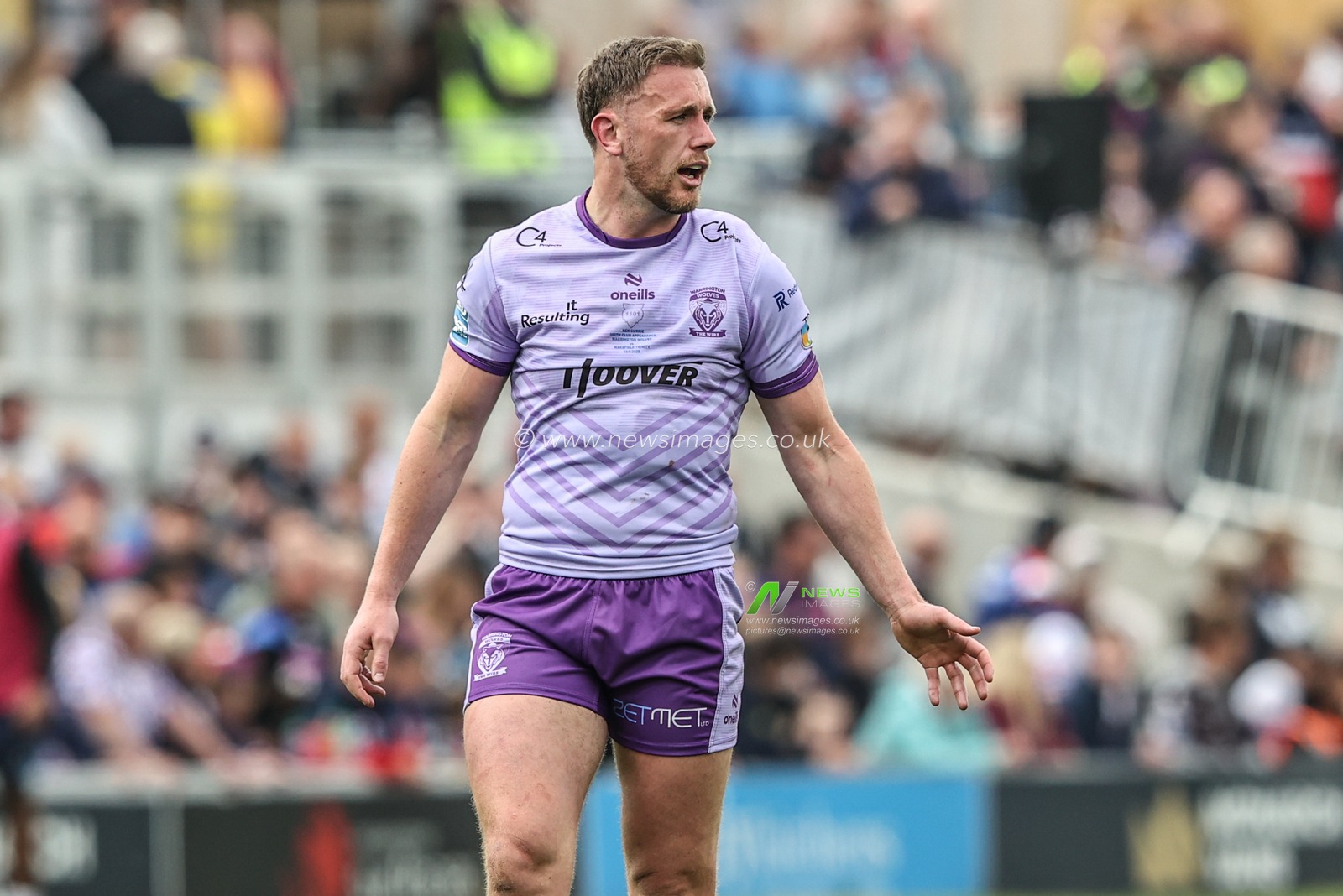 Ben Currie of Warrington Wolves during the Betfred Super League Round 11 match Wakefield Trinity vs Warrington Wolves at DIY Kitchens Stadium, Wakefield, United Kingdom, 18th May 2025

(Photo by Alfie Cosgrove/News Images)