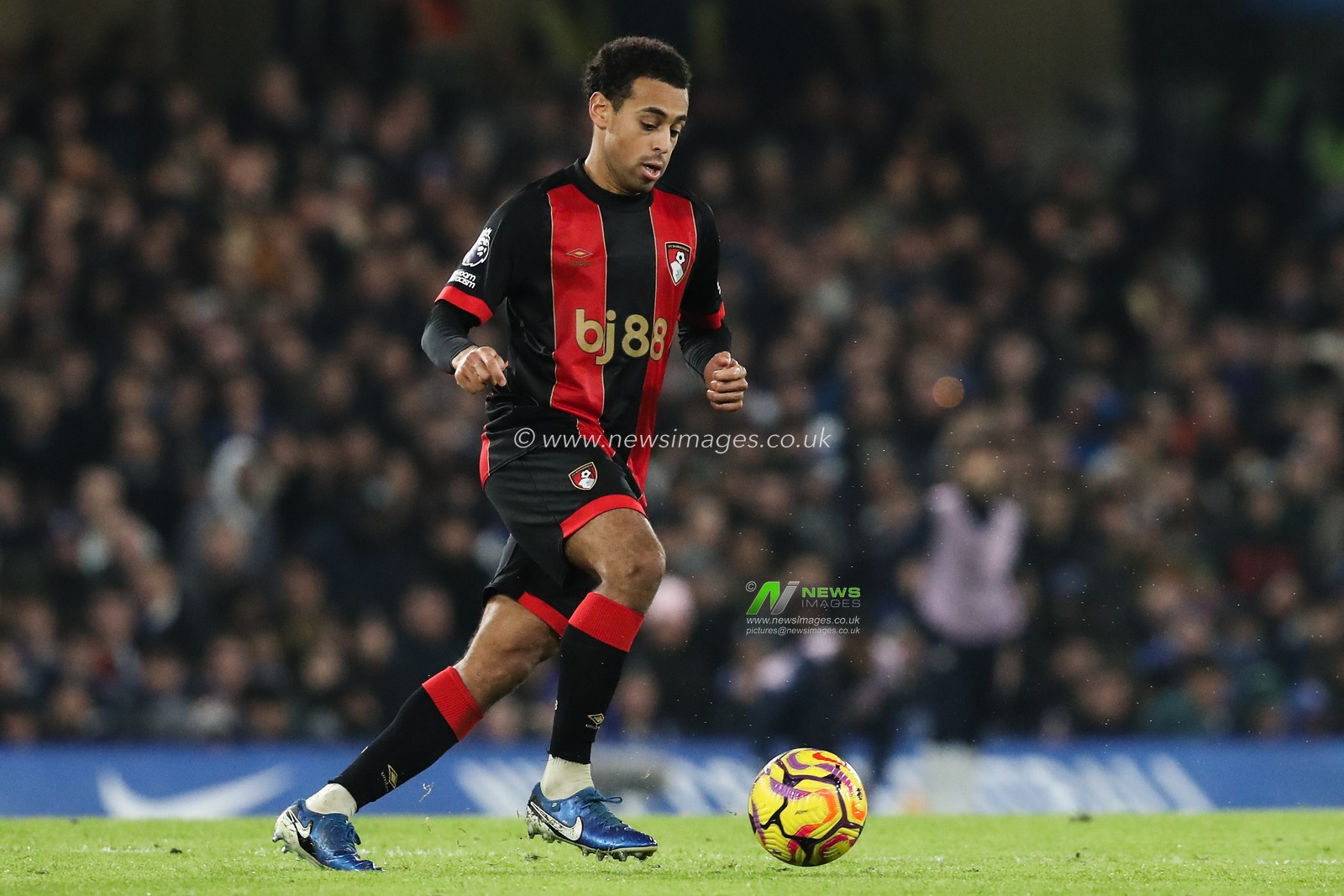 Tyler Adams of Bournemouth breaks with the ball during the Premier League match Chelsea vs Bournemouth at Stamford Bridge, London, United Kingdom, 14th January 2025

(Photo by Gareth Evans/News Images)