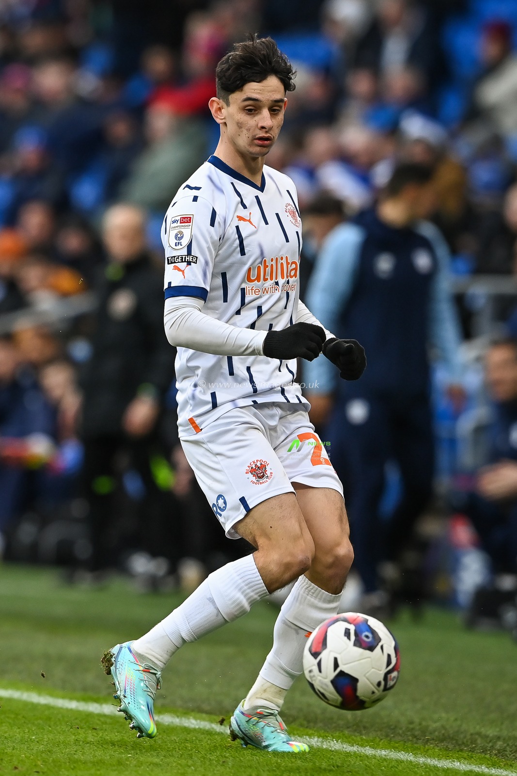 Charlie Patino #28 of Blackpool during the Sky Bet Championship match Cardiff City vs Blackpool at Cardiff City Stadium, Cardiff, United Kingdom, 17th December 2022

(Photo by Craig Thomas/News Images)