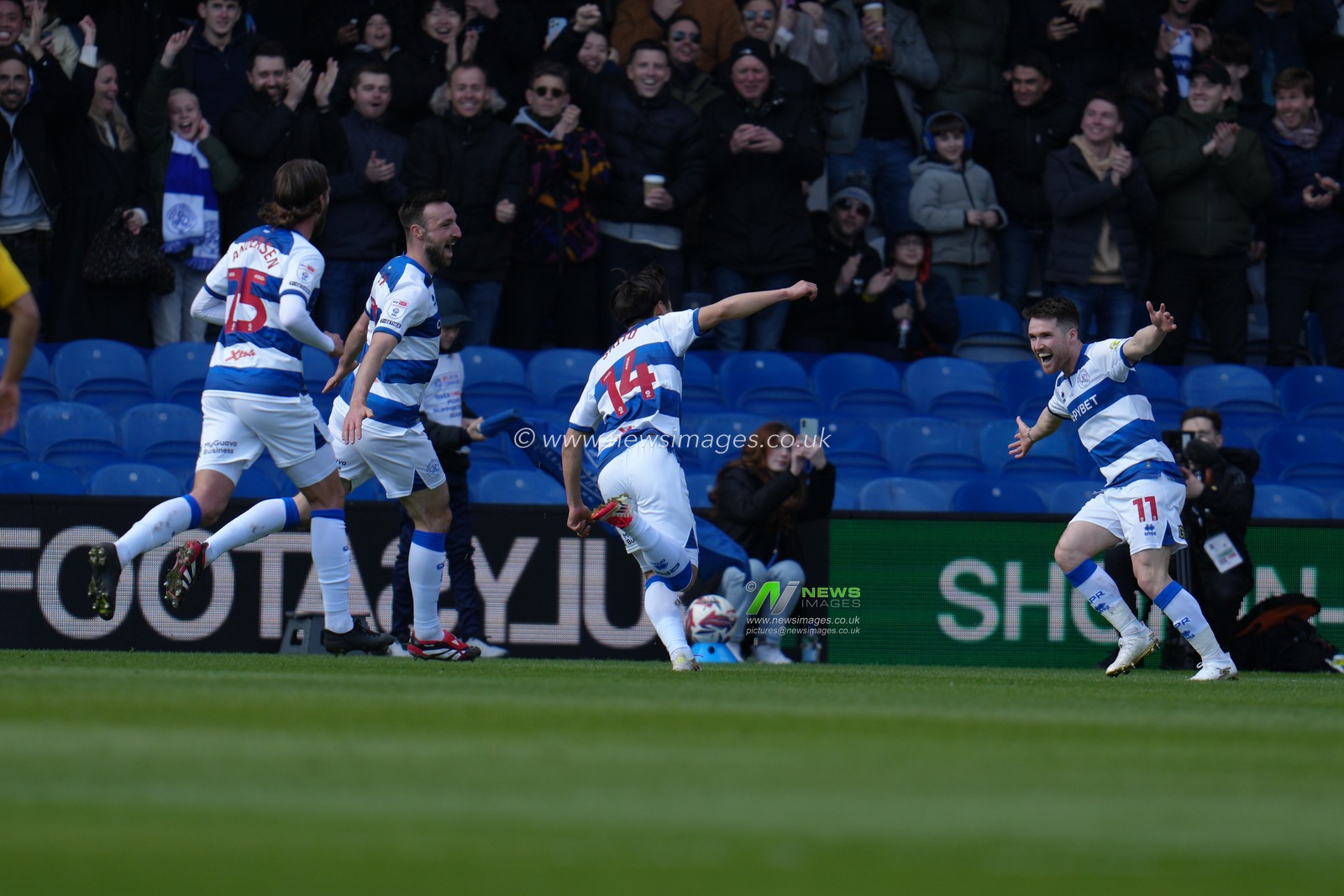 Queens park Rangers celebrate goal during the Sky Bet Championship match Queens Park Rangers vs Leeds United at Kiyan Prince Foundation Stadium, London, United Kingdom, 15th March 2025

(Photo by Harvey Murphy/News Images)