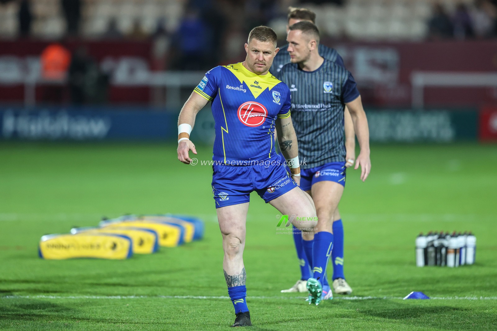 Luke Yates of Warrington Wolves during pre-game warm up during the Betfred Super League Semi-Finals match Hull KR vs Warrington Wolves at Sewell Group Craven Park, Kingston upon Hull, United Kingdom, 4th October 2024

(Photo by Alfie Cosgrove/News Images)