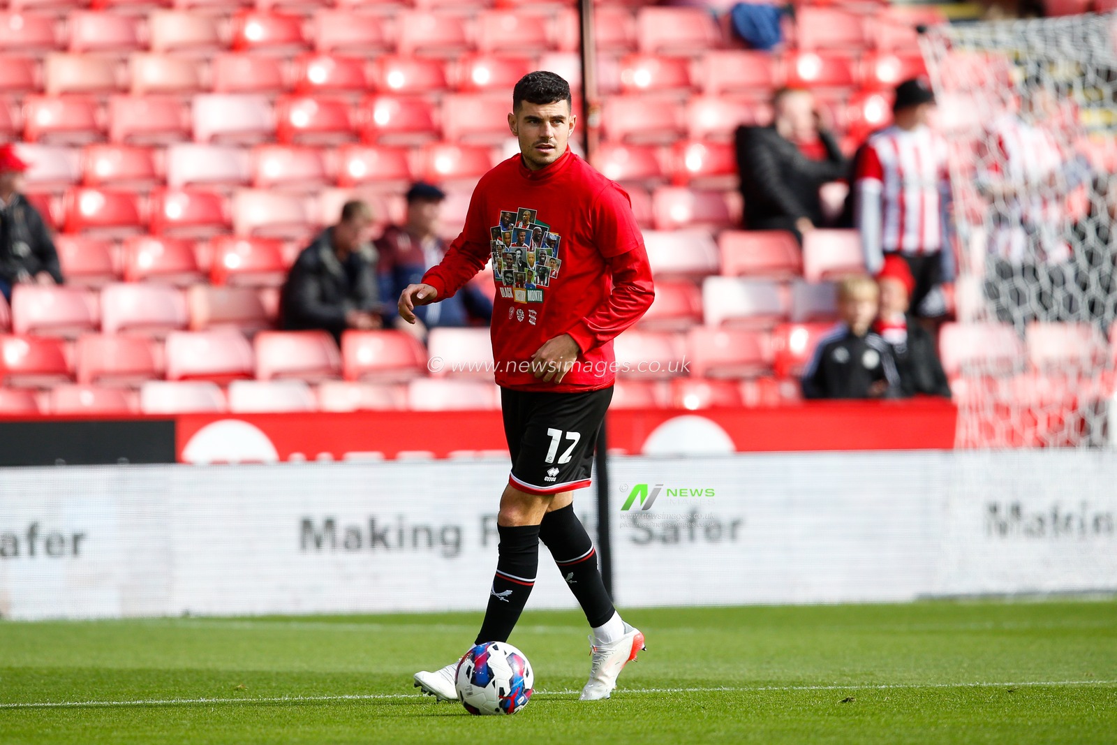 John Egan #12 of Sheffield United warms up before the Sky Bet Championship match Sheffield United vs Birmingham City at Bramall Lane, Sheffield, United Kingdom, 1st October 2022

(Photo by Ben Early/News Images)