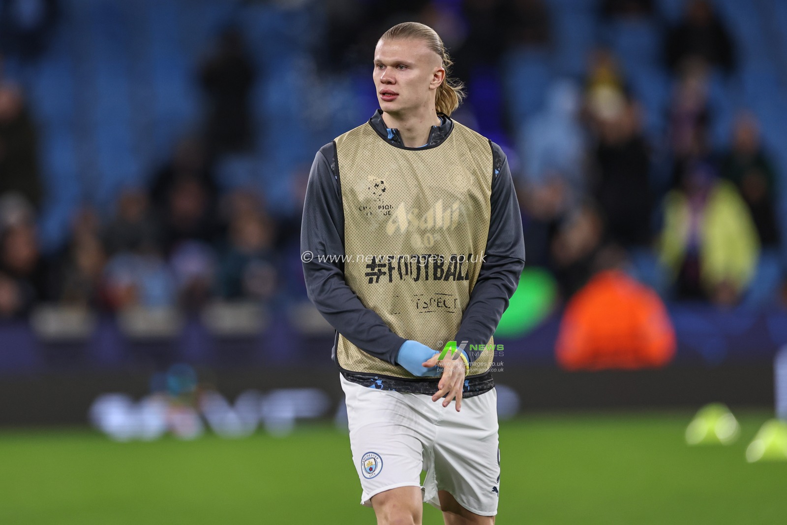 Erling Haaland of Manchester City in the pregame warmup session during the UEFA Champions League Matchday 8 of 8 Manchester City vs Club Brugge at Etihad Stadium, Manchester, United Kingdom, 29th January 2025

(Photo by Mark Cosgrove/News Images)