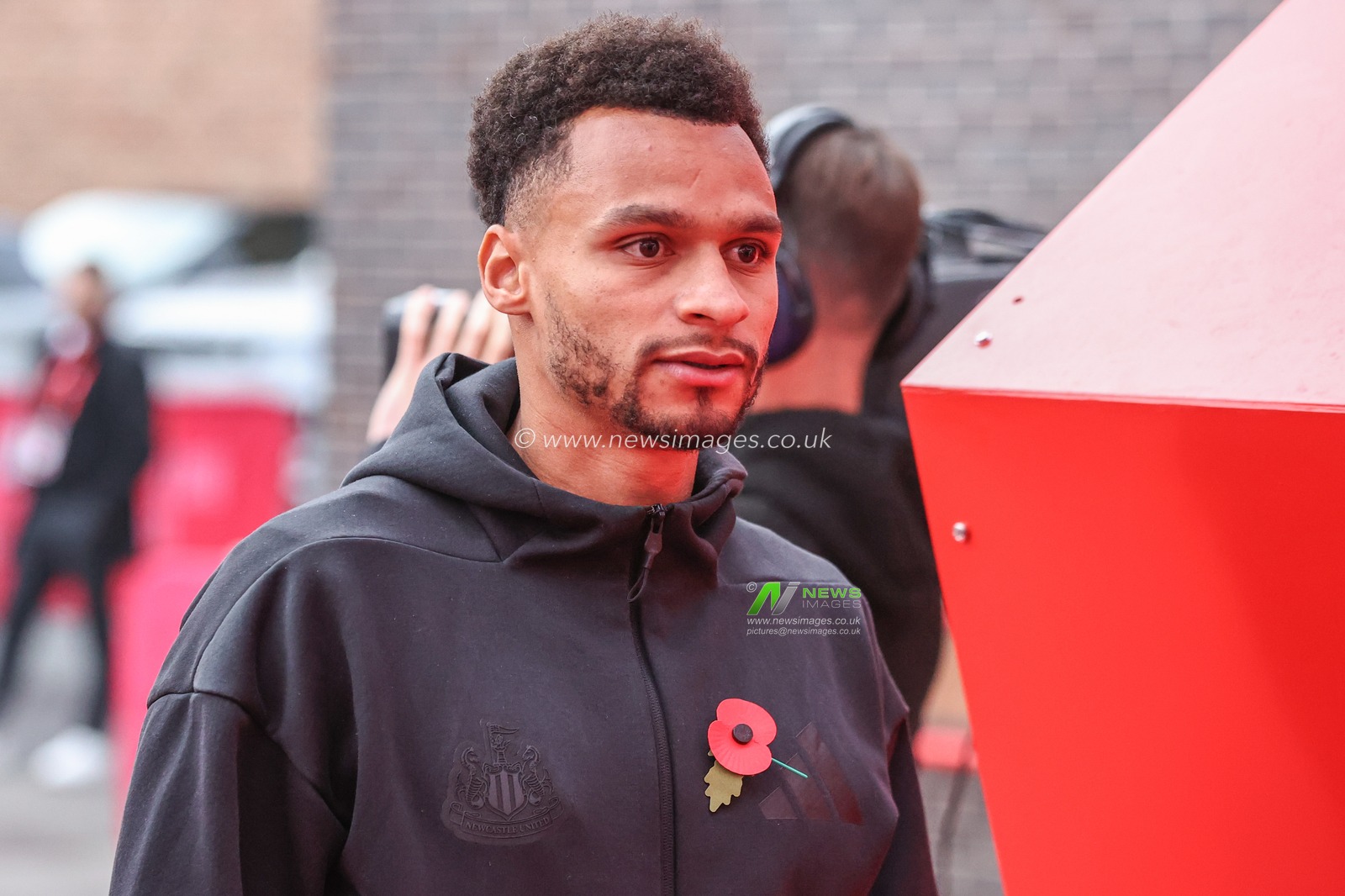 Jacob Murphy of Newcastle arrives during the Premier League match Nottingham Forest vs Newcastle United at City Ground, Nottingham, United Kingdom, 10th November 2024

(Photo by Alfie Cosgrove/News Images)