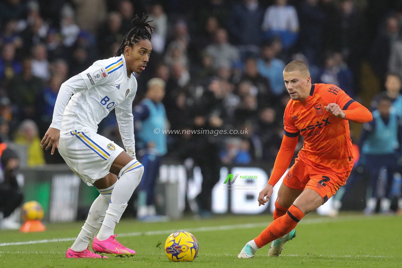Djed Spence #39 of Leeds United on the ball during the Sky Bet Championship match Leeds United vs Ipswich Town at Elland Road, Leeds, United Kingdom, 23rd December 2023

(Photo by James Heaton/News Images)