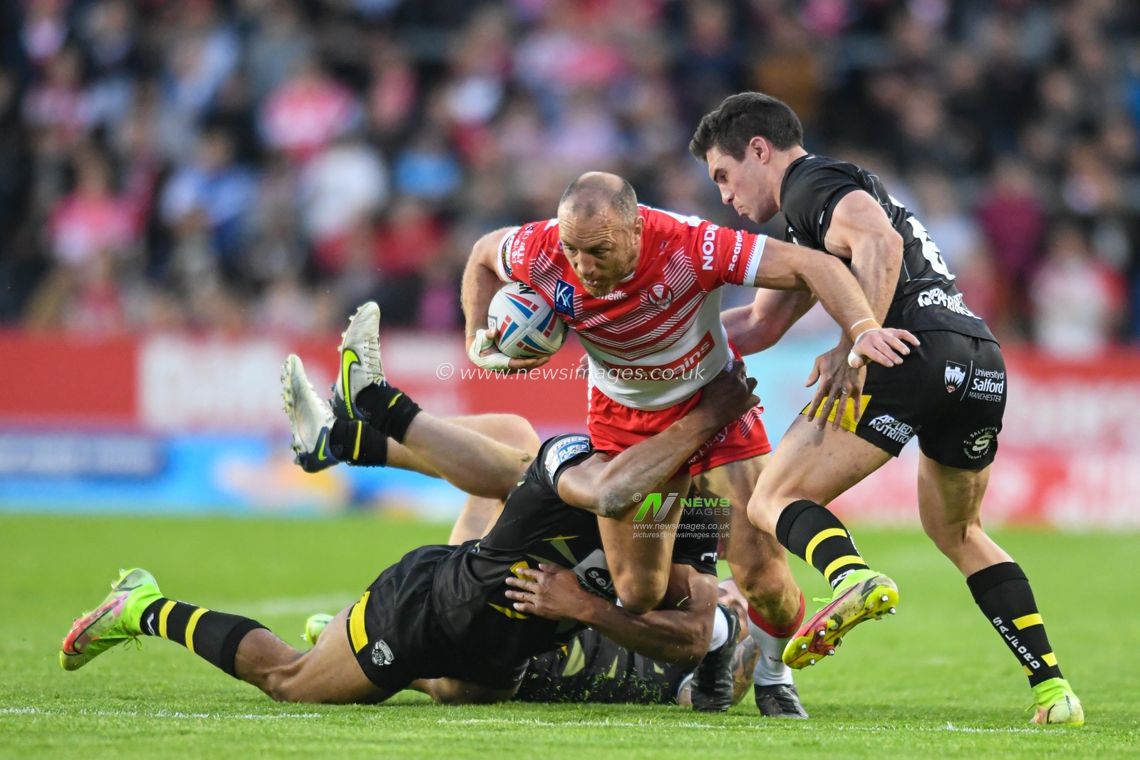 James Roby #9 of St Helens drives forward with the ball