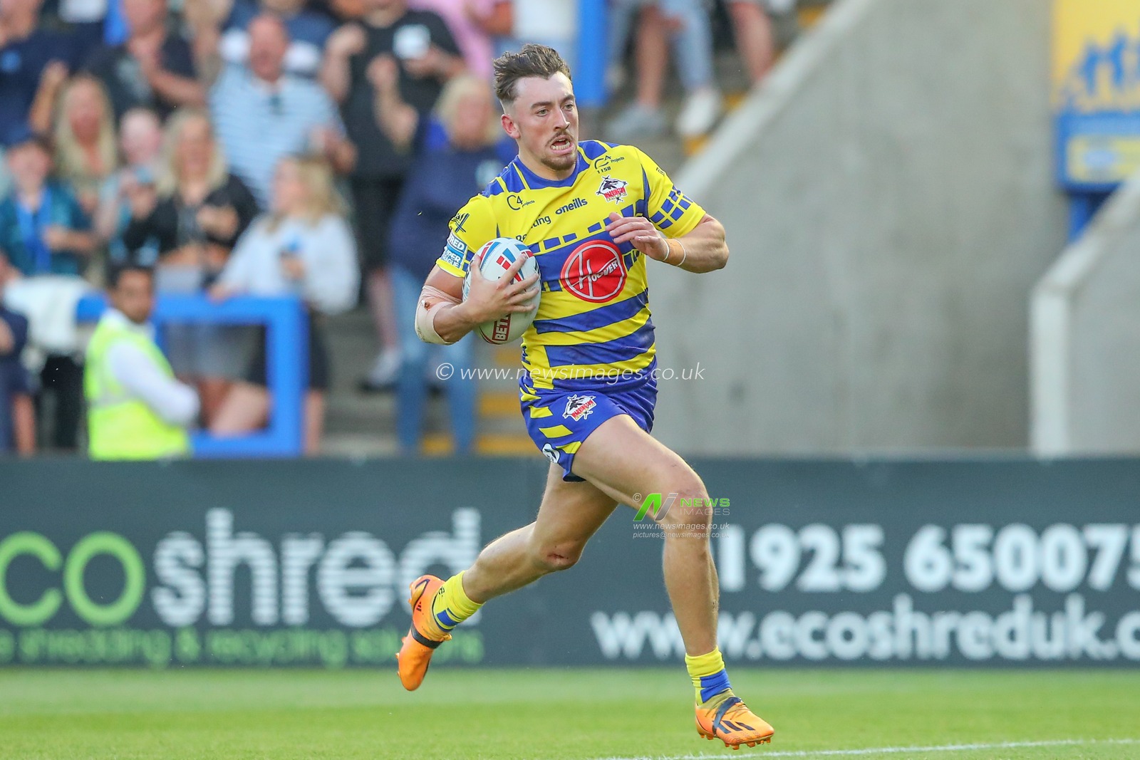 Matty Ashton #5 of Warrington Wolves runs to the try line during the Betfred Super League Round 18 match Warrington Wolves vs St Helens at Halliwell Jones Stadium, Warrington, United Kingdom, 7th July 2023

(Photo by Gareth Evans/News Images)
