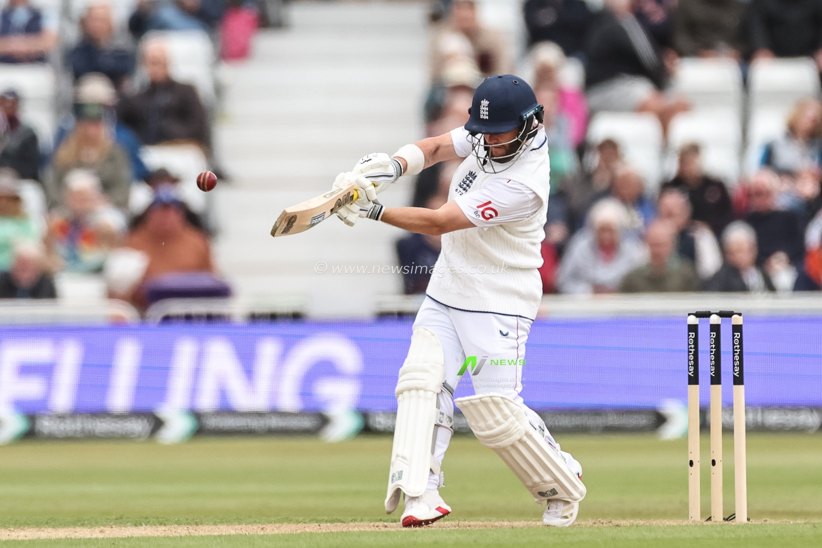 Ben Duckett of England hits a six (6) during the Rothesay Test Match Day 1 England vs Zimbabwe at Trent Bridge, Nottingham, United Kingdom, 22nd May 2025

(Photo by Mark Cosgrove/News Images)