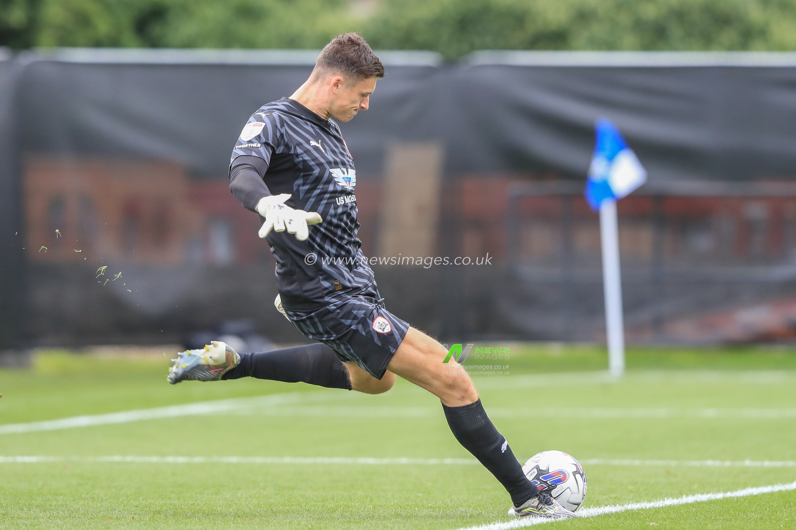 Liam Roberts #1 of Barnsley takes a goal kick during the Sky Bet League 1 match Bristol Rovers vs Barnsley at Memorial Stadium, Bristol, United Kingdom, 12th August 2023

(Photo by Alfie Cosgrove/News Images)