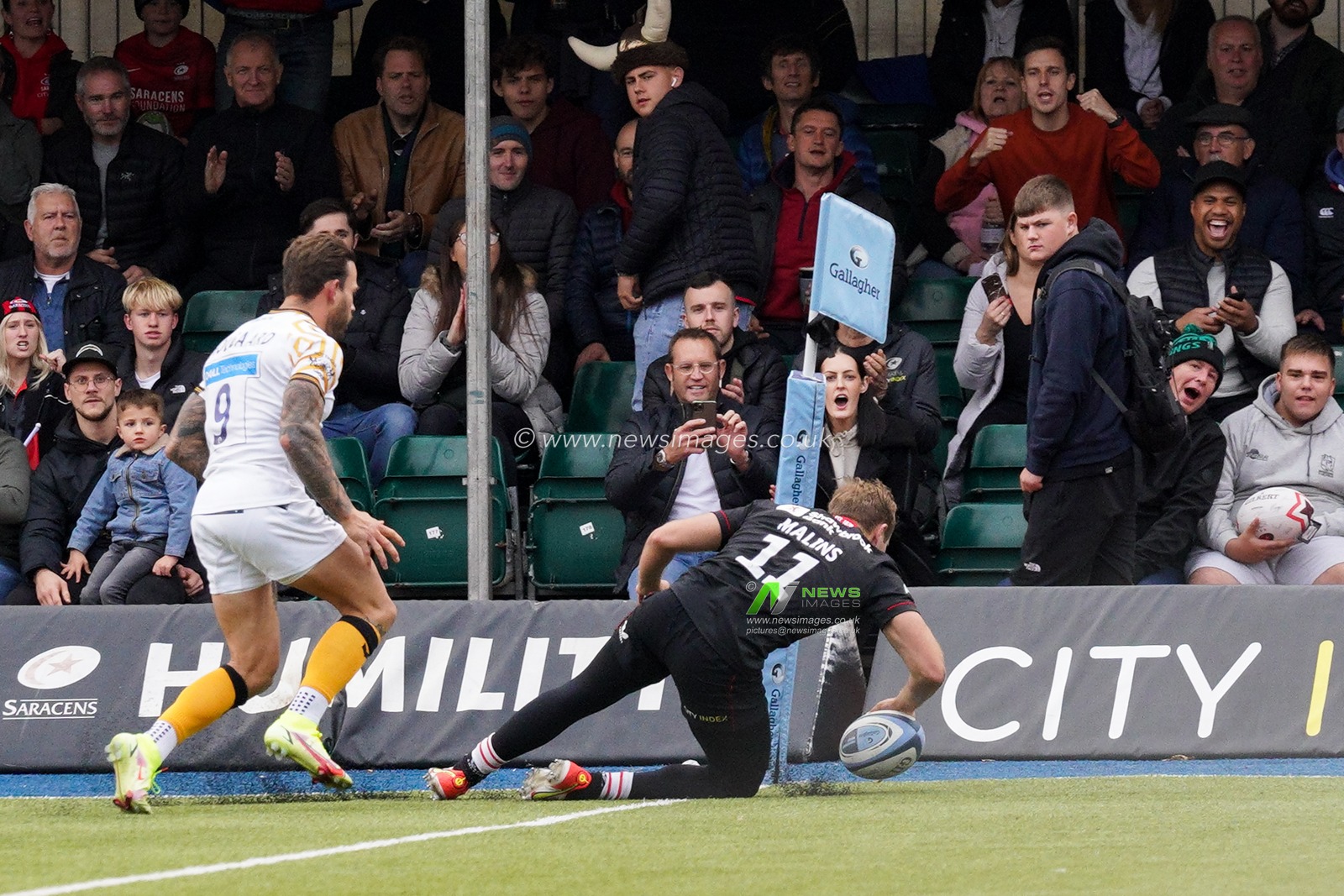Max Malins #11 of Saracens score a try