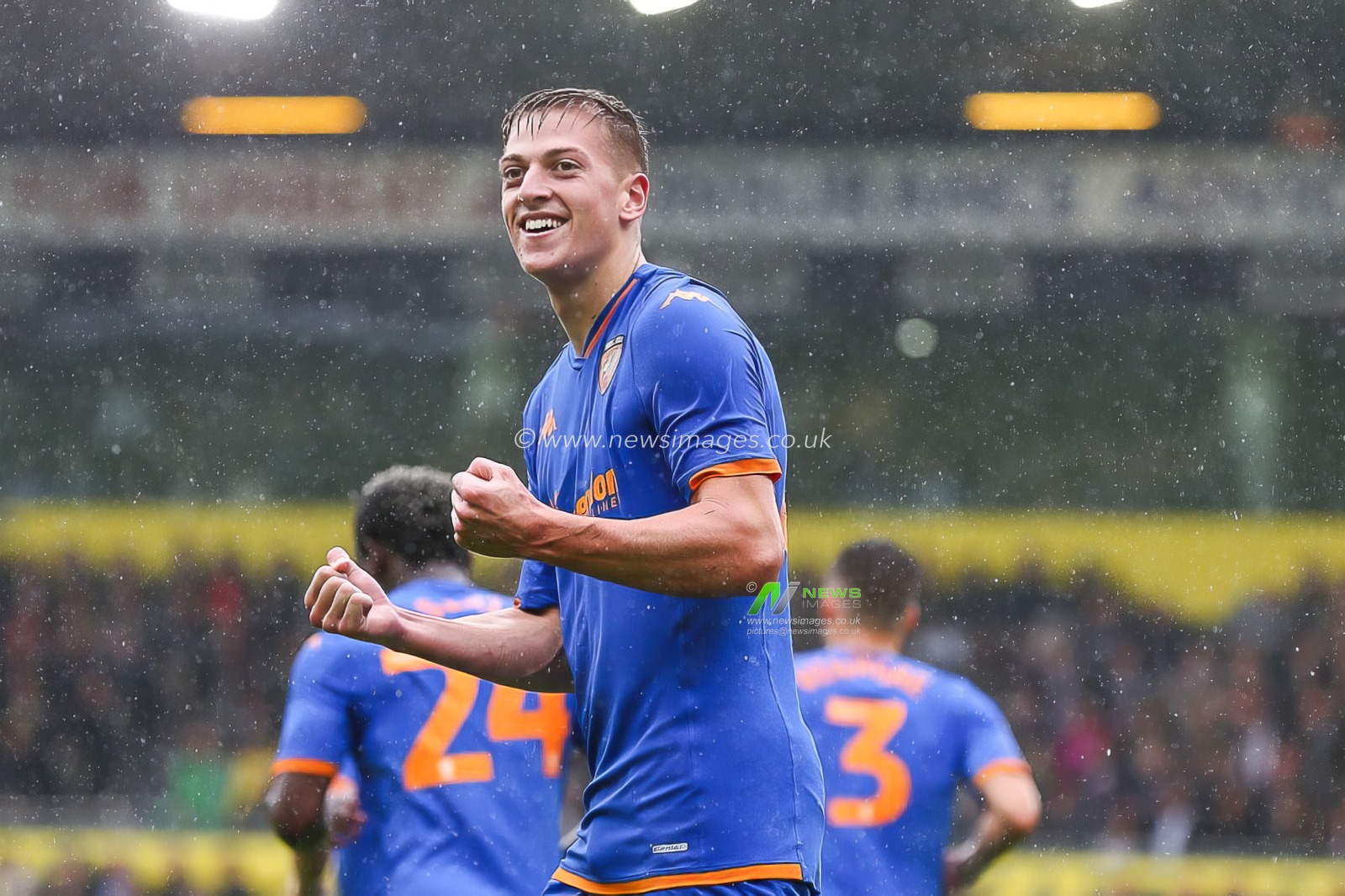 Liam Delap #20 of Hull City celebrates his goal to make it 0-1 during the Sky Bet Championship match Norwich City vs Hull City at Carrow Road, Norwich, United Kingdom, 5th August 2023

(Photo by Arron Gent/News Images)