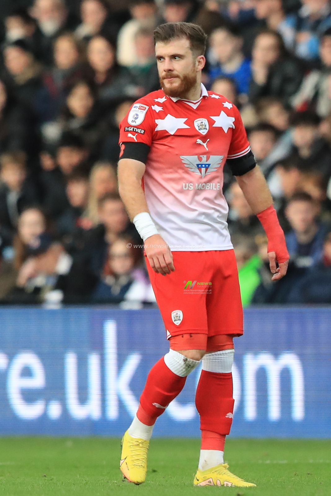 Nicky Cadden #7 of Barnsley during the Sky Bet League 1 match Derby County vs Barnsley at Pride Park Stadium, Derby, United Kingdom, 11th November 2023

(Photo by Alfie Cosgrove/News Images)