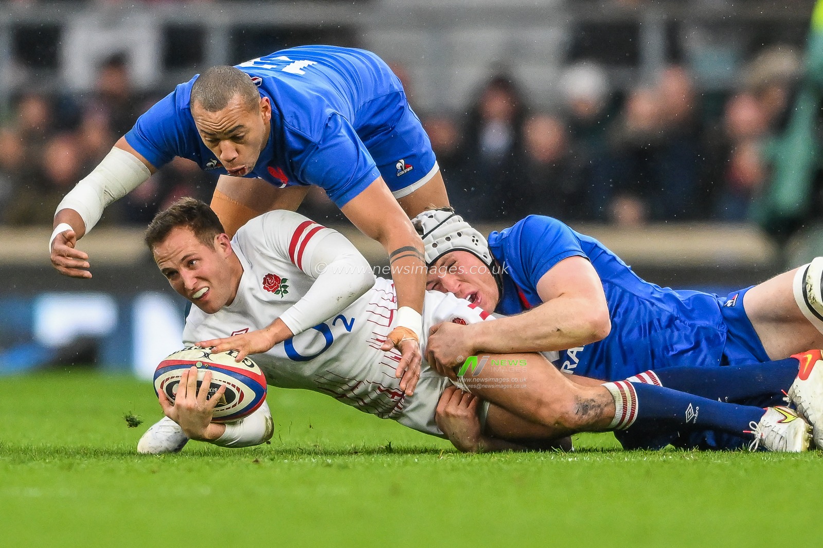 Max Malins of England is tackled by Thibaud Flament of France during the 2023 Guinness 6 Nations match England vs France at Twickenham Stadium, Twickenham, United Kingdom, 11th March 2023

(Photo by Craig Thomas/News Images)