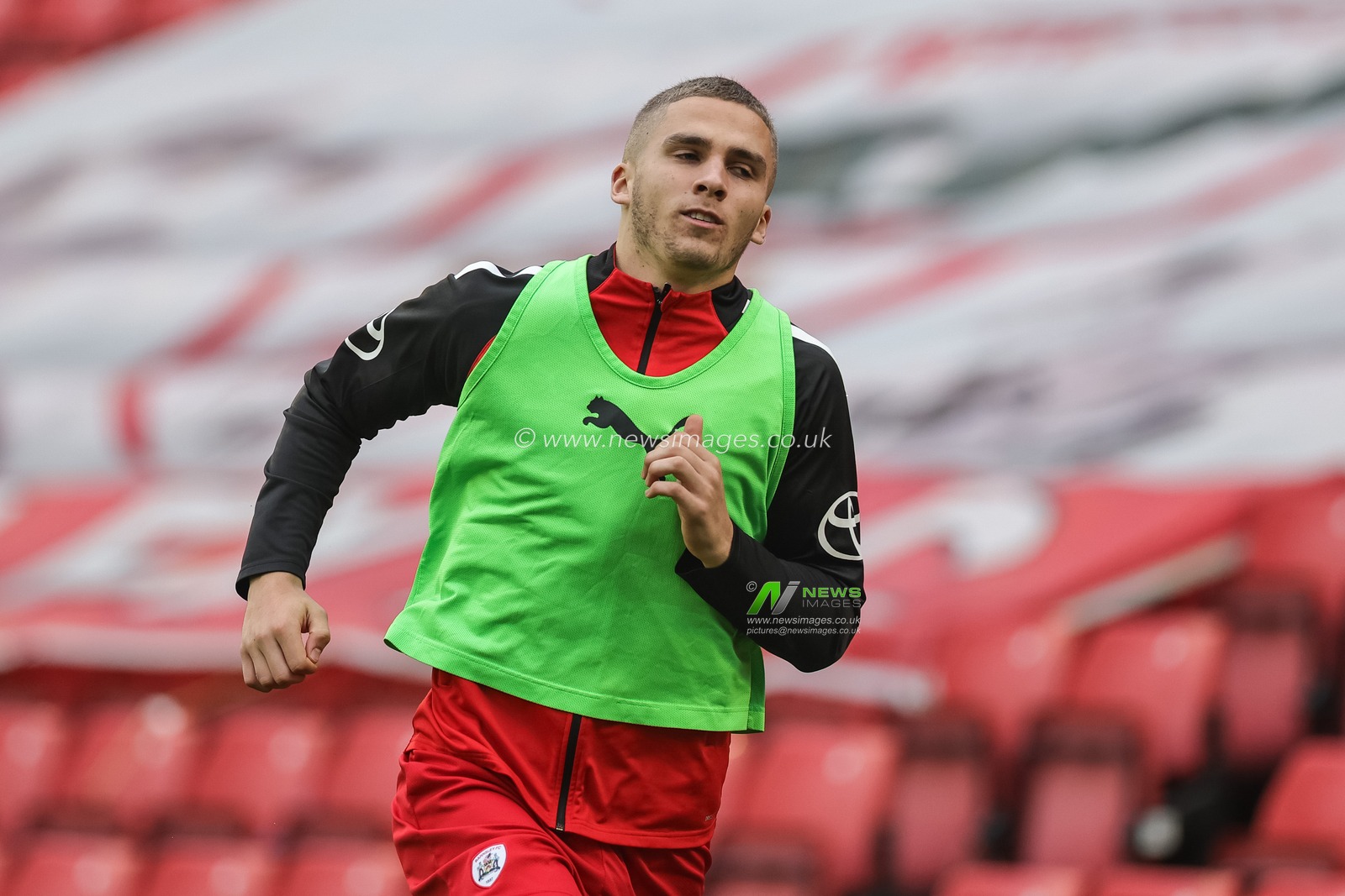Owen Dodgson #29 of Barnsley in the pregame warmup session during the Sky Bet League 1 match Barnsley vs Fleetwood Town at Oakwell, Barnsley, United Kingdom, 28th October 2023

(Photo by Mark Cosgrove/News Images)