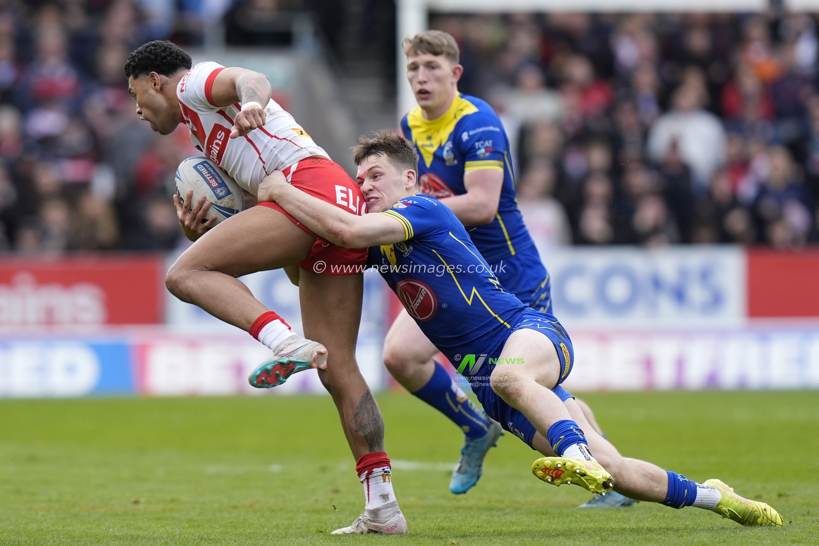 Josh Thewlis of Warrington Wolves tackles Moses Mbye of St. Helens during the Betfred Challenge Cup Quarter Final match St Helens vs Warrington Wolves at Totally Wicked Stadium, St Helens, United Kingdom, 14th April 2024

(Photo by Steve Flynn/News Images)
