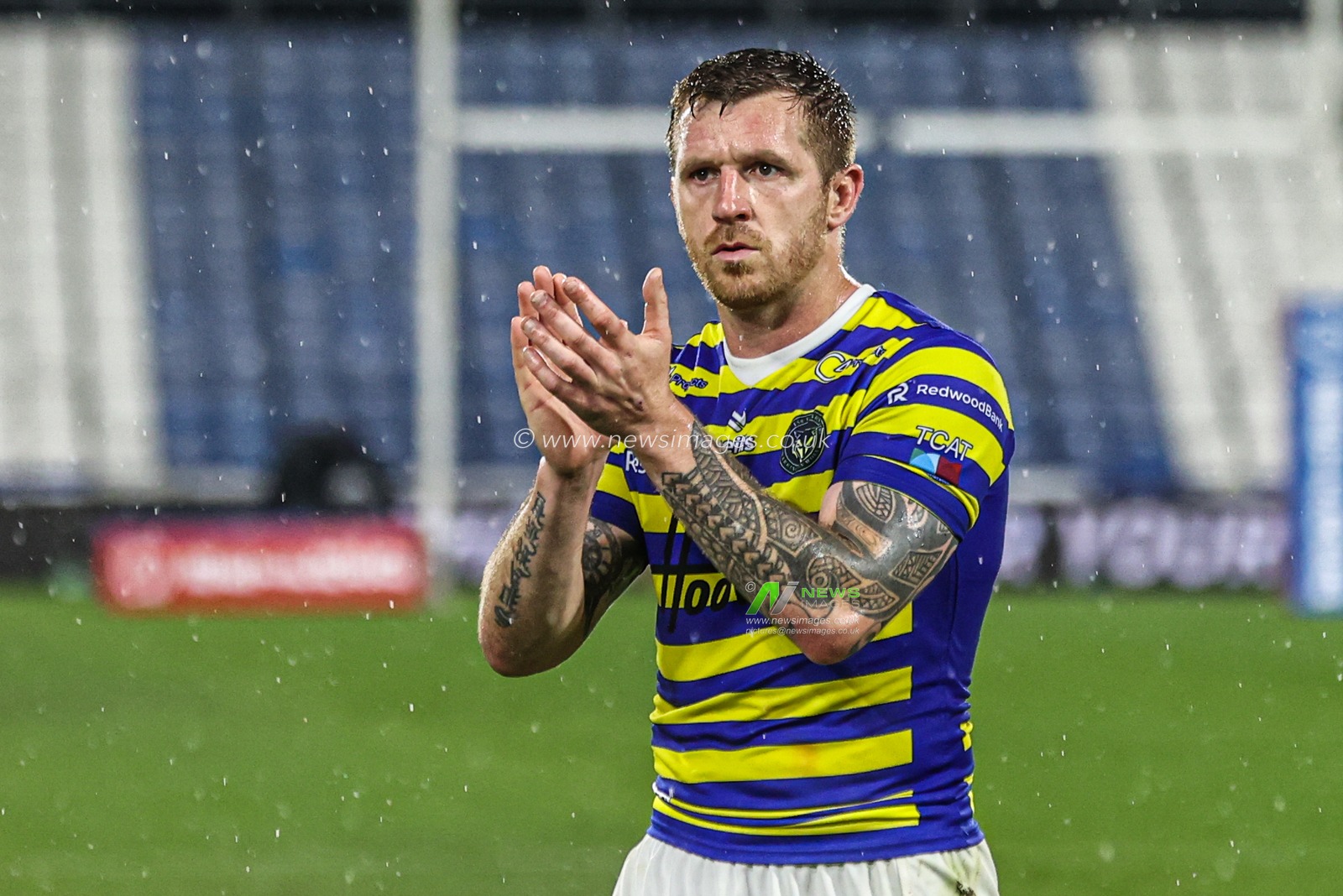 Marc Sneyd of Warrington Wolves applauds the fans after the game during the Betfred Super League round 10 match Huddersfield Giants vs Warrington Wolves at Accu Stadium, Huddersfield, United Kingdom on 02 May 2026

(Photo by Alfie Cosgrove/News Images)