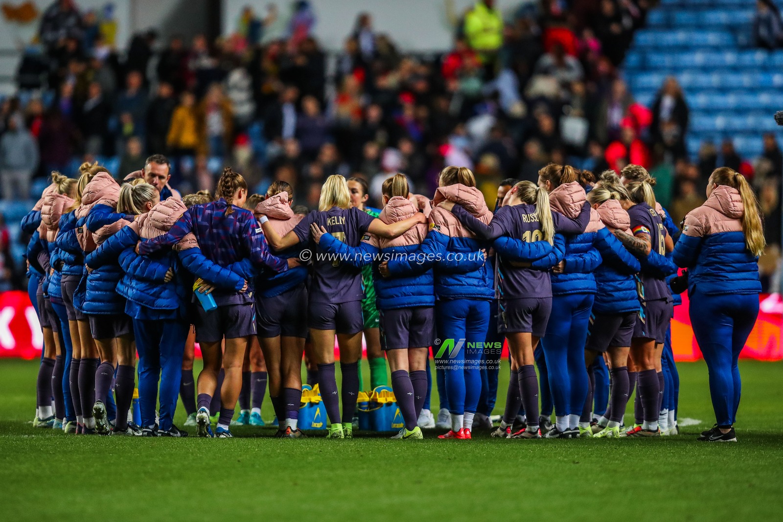 England enter a huddle following the Women's International Friendly match England Women vs South Africa Women at Coventry Building Society Arena, Coventry, United Kingdom, 29th October 2024

(Photo by Izzy Poles/News Images)