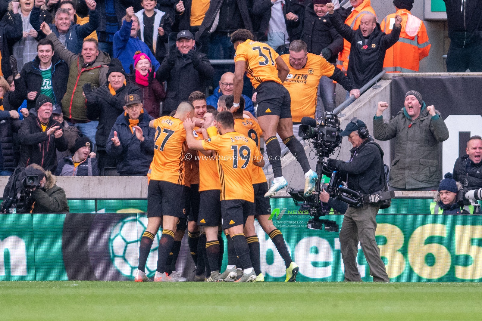 10th November 2019, Molineux, Wolverhampton, England; Premier League, Wolverhampton Wanderers v Aston Villa : Wolverhampton Wanderers celebrate Ruben Neves (08) goal

Credit: Gareth Dalley/News Images