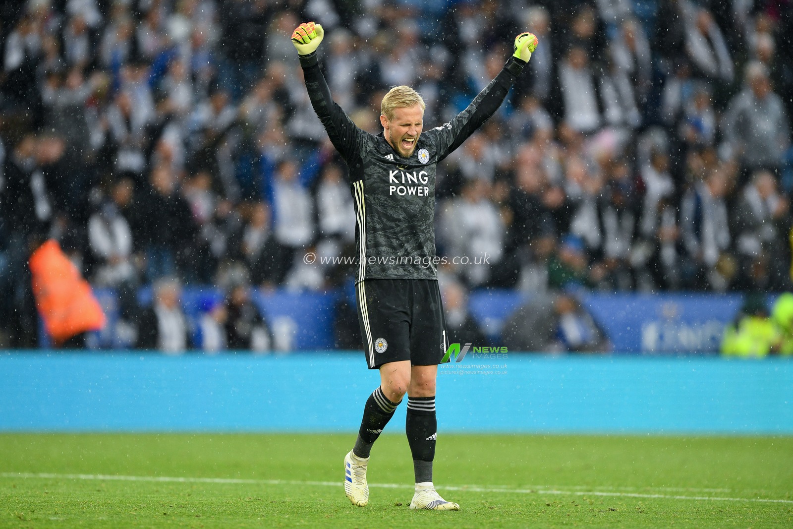 19th October 2019, King Power Stadium, Leicester, England; Premier League, Leicester City v Burnley : Kasper Schmeichel (1) of Leicester City celebrates after winning 2-1

Credit: Jon Hobley/News Images