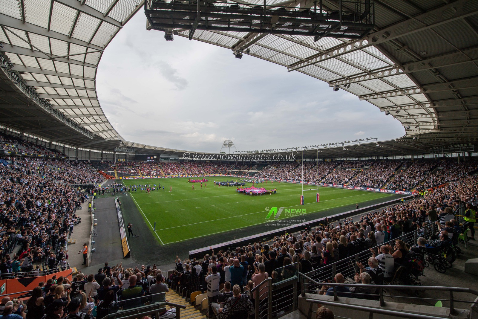 Hull KR come onto the field ahead of the Betfred Super League match Hull FC vs Hull KR at MKM Stadium, Hull, United Kingdom, 3rd September 2022

(Photo by Craig Thomas/News Images)