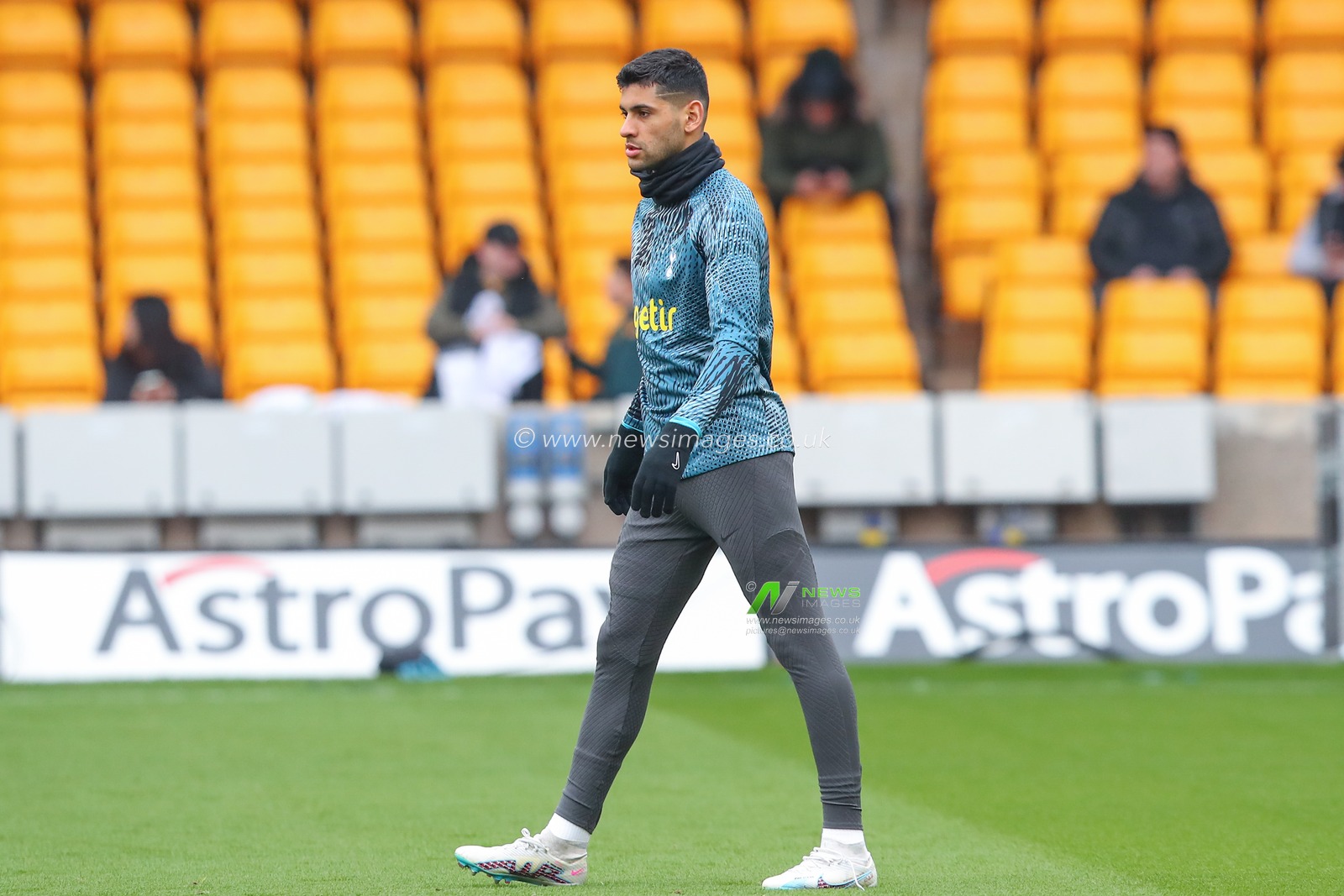 Cristian Romero #17 of Tottenham Hotspur during the pre-game warm up ahead of the Premier League match Wolverhampton Wanderers vs Tottenham Hotspur at Molineux, Wolverhampton, United Kingdom, 4th March 2023

(Photo by Gareth Evans/News Images)