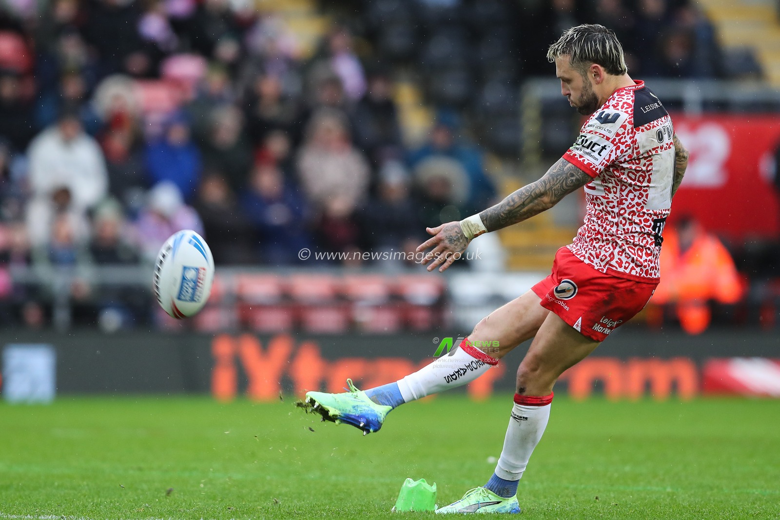 Gaz O'brien of Leigh Leopards coverts a penalty kick to make the score 6-6 during the Betfred Super League Round 2 match Leigh Leopards vs Huddersfield Giants at Leigh Sports Village, Leigh, United Kingdom, 23rd February 2025

(Photo by Gareth Evans/News Images)