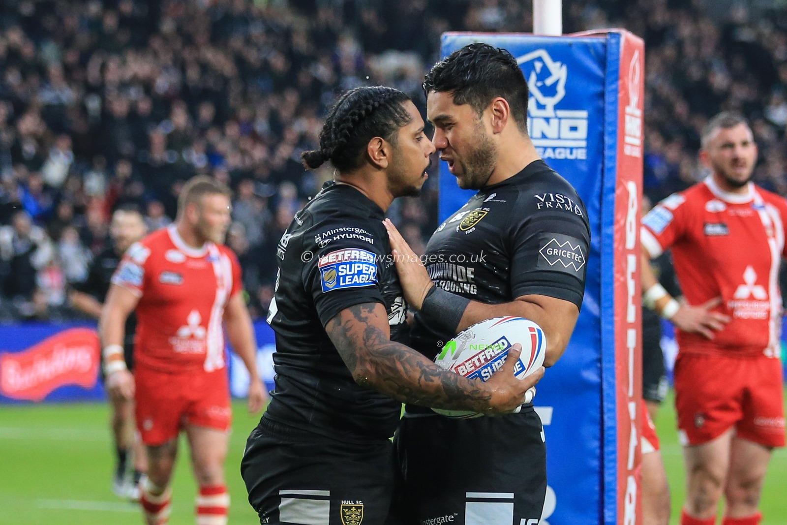 7th June 2019 , KCOM Stadium, Hull, England; Betfred Super League, Round 17, Hull FC vs Salford Red Devils ; Albert Kelly (6) of Hull FC celebrates his try 


Credit: David Greaves/News Images