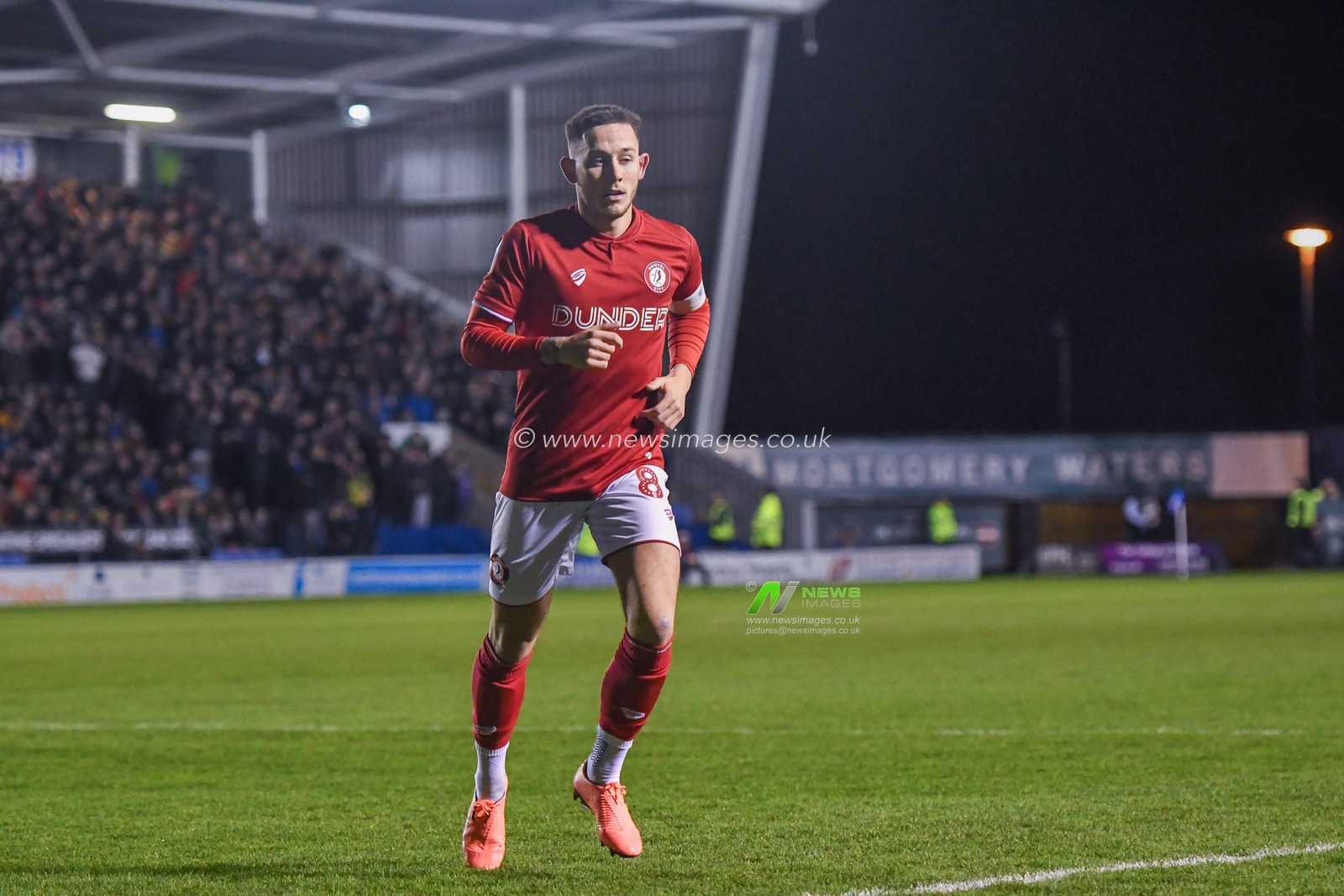 14th January 2020, Greenhous Meadow, Shrewsbury, England; Emirates FA Cup, Shrewsbury Town v Bristol City :
Josh Brownhill (8) of Bristol City steps up to take a Bristol City corner
Credit: Gareth Dalley/News Images