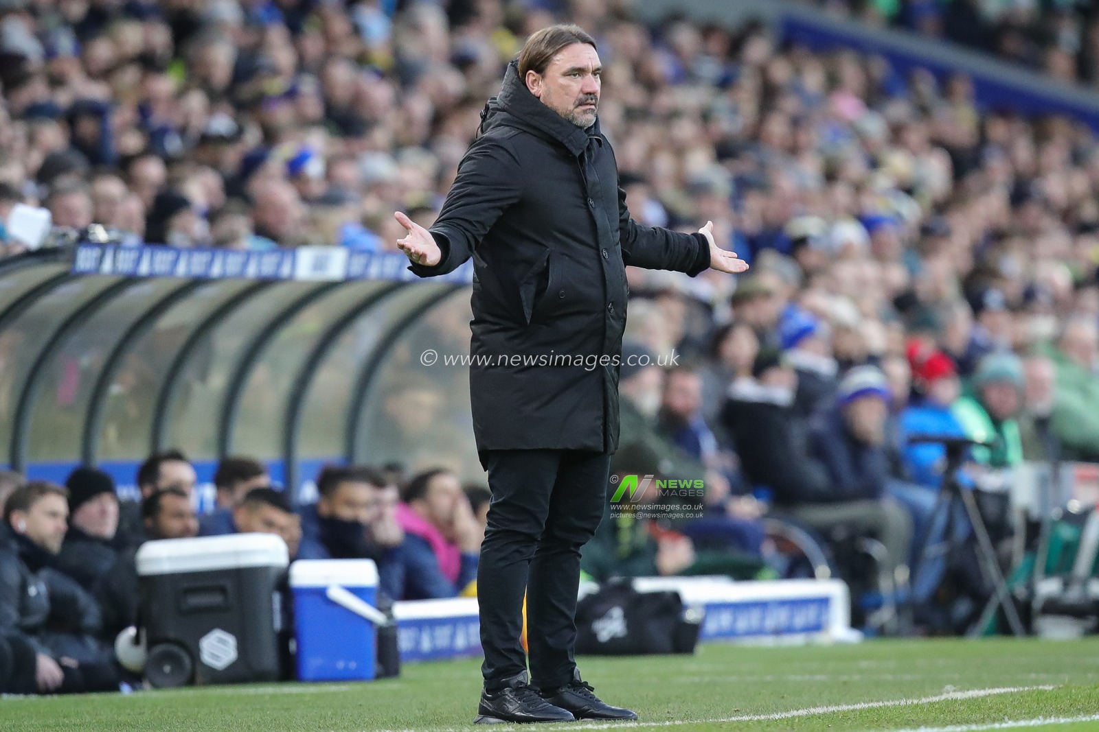 Daniel Farke manager of Leeds United gestures and reacts during the Sky Bet Championship match Leeds United vs Birmingham City at Elland Road, Leeds, United Kingdom, 1st January 2024

(Photo by James Heaton/News Images)