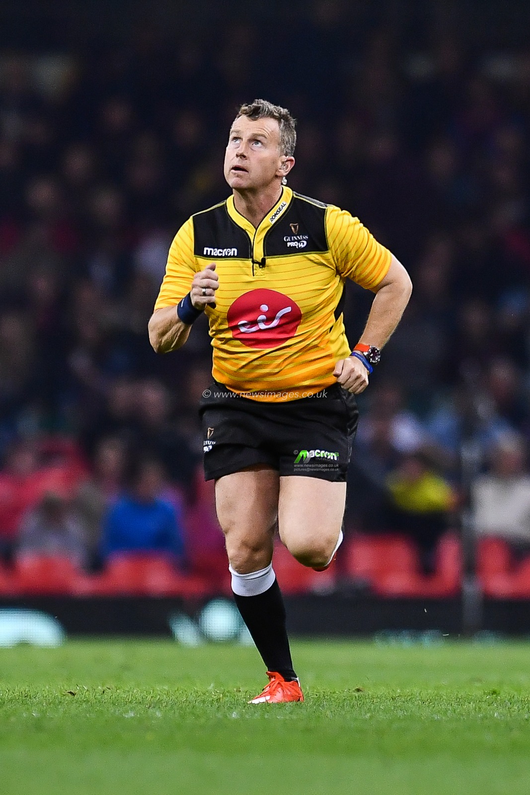 27th April 2019 , Principality Stadium , Cardiff, Wales ; Guinness pro 14â€™s, Round 21, Cardiff Blues Vs Ospreys ; Referee Nigel Owens

Credit:  Craig Thomas/News Images