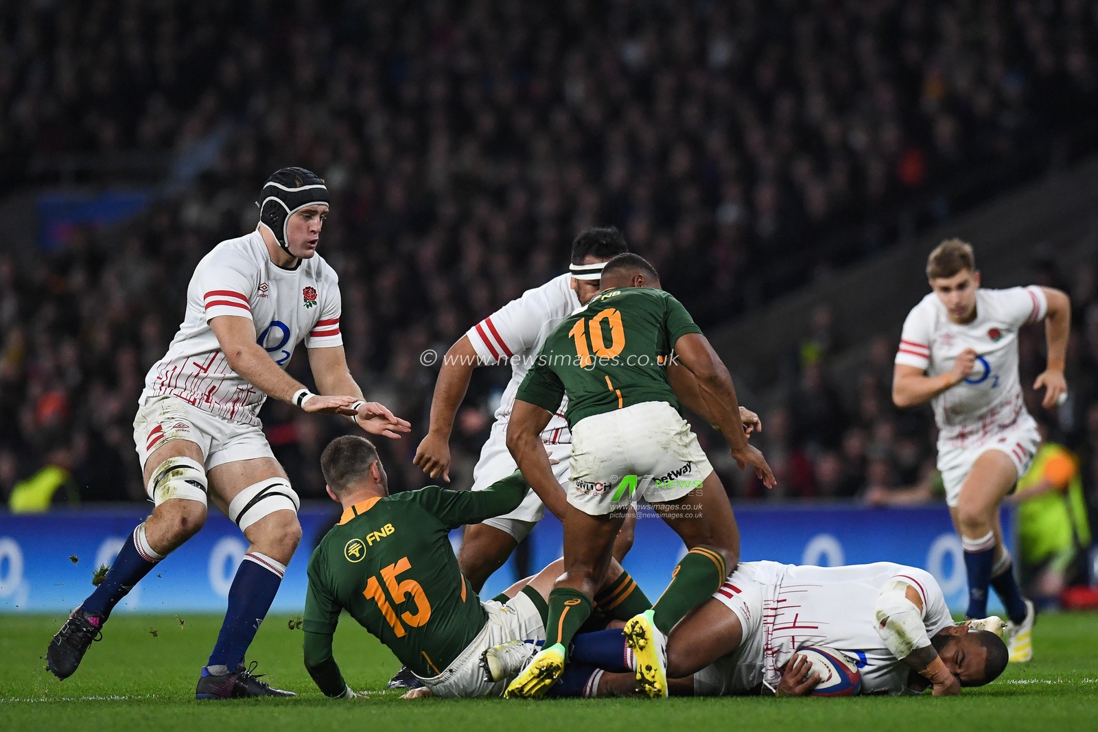 Kyle Sinckler of England, goes to ground during the Autumn internationals match England vs South Africa at Twickenham Stadium, Twickenham, United Kingdom, 26th November 2022

(Photo by Mike Jones/News Images)