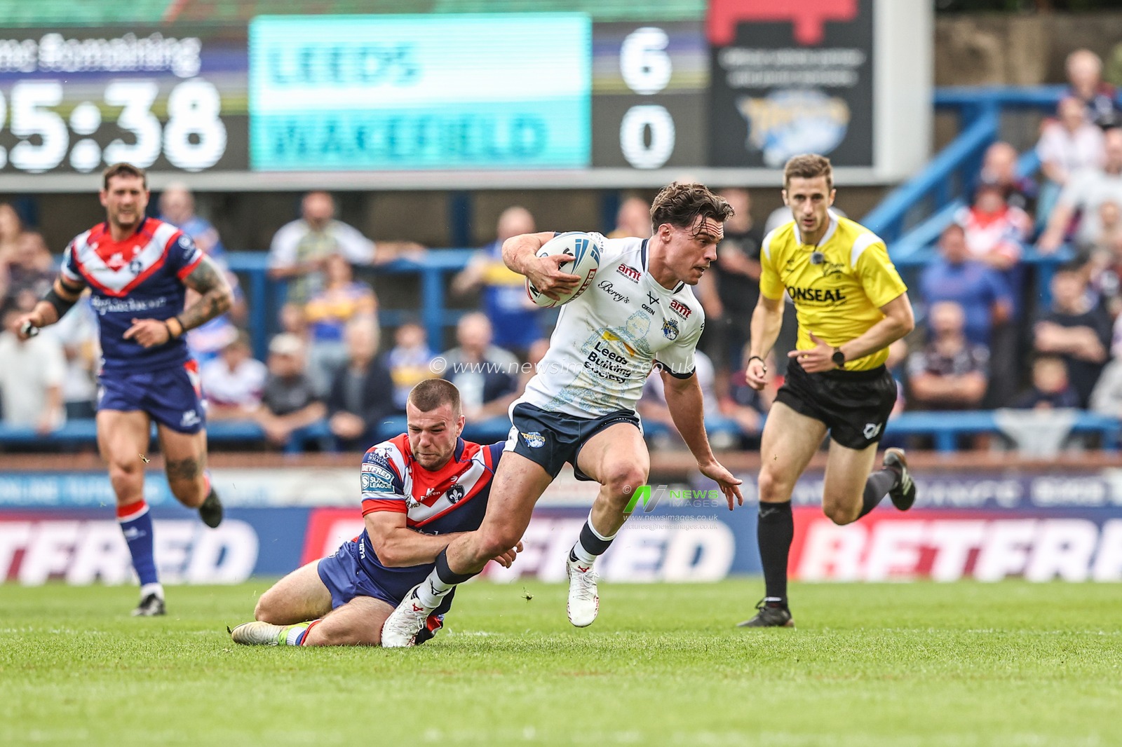 Brodie Croft of Leeds Rhinos breaks with the ball during the Betfred Super League Round 13 match Leeds Rhinos vs Wakefield Trinity at Headingley Stadium, Leeds, United Kingdom, 31st May 2025

(Photo by Alfie Cosgrove/News Images)