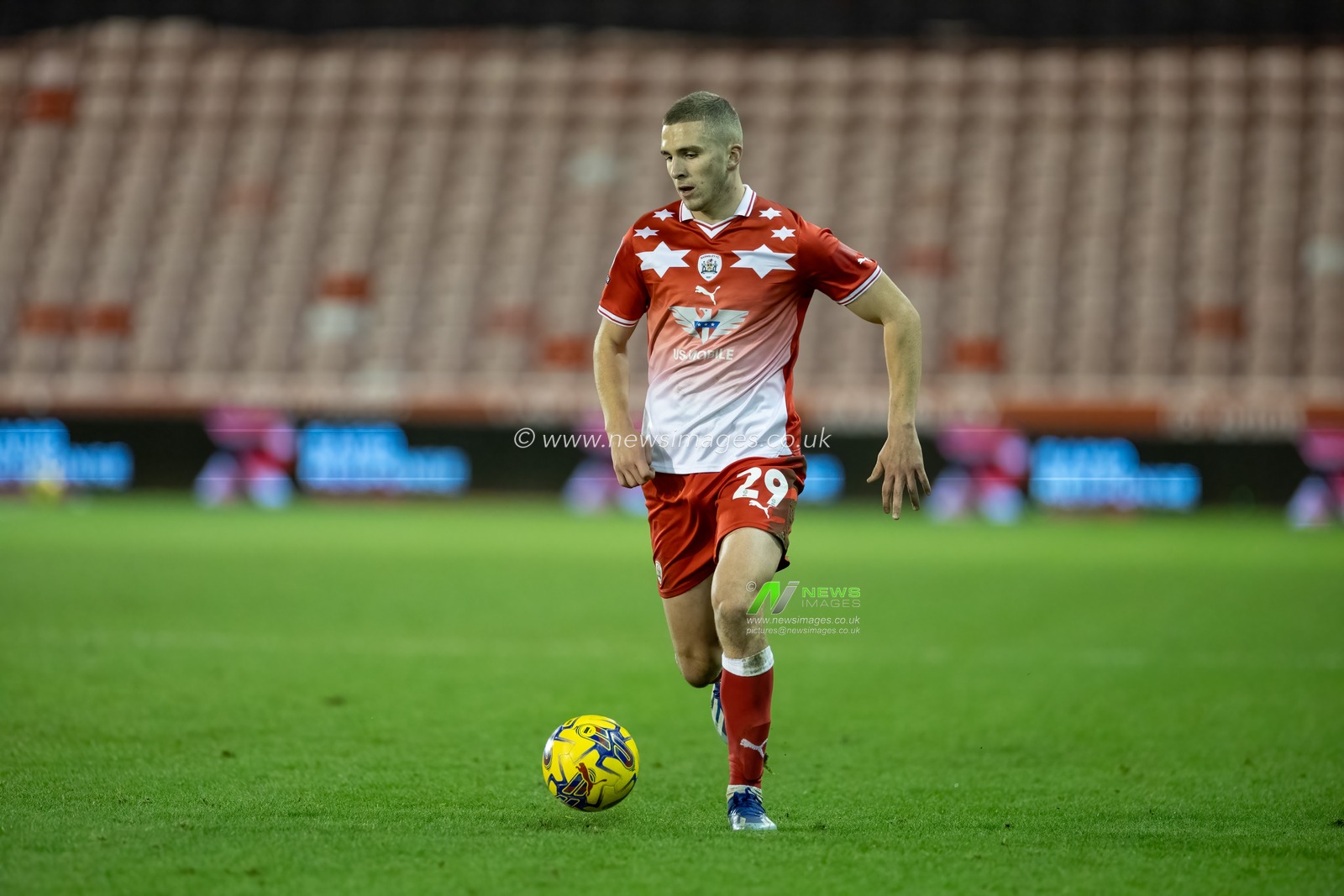 Owen Dodgson #29 of Barnsley in action during the Sky Bet League 1 match Barnsley vs Charlton Athletic at Oakwell, Barnsley, United Kingdom, 16th December 2023

(Photo by Mark Cosgrove/News Images)