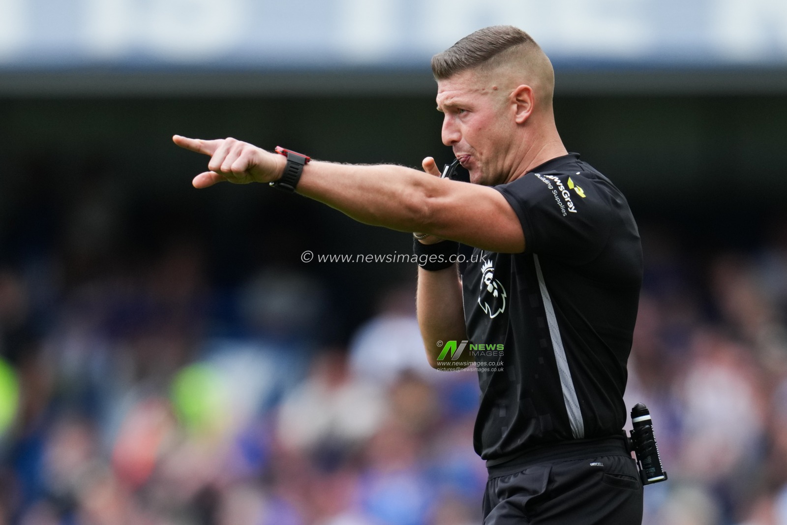 The referee Rob Jones during the Premier League match Chelsea vs Fulham at Stamford Bridge, London, United Kingdom, 30th August 2025

(Photo by Harvey Murphy/News Images)