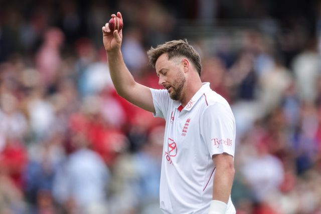 Ollie Robinson of England celebrates his fifth wicket as he takes Matt Henry during the 1st Rothesay Test Match Day 2 match England vs New Zealand at Lords, London, United Kingdom on 05 June 2026

(Photo by Mark Cosgrove/News Images)